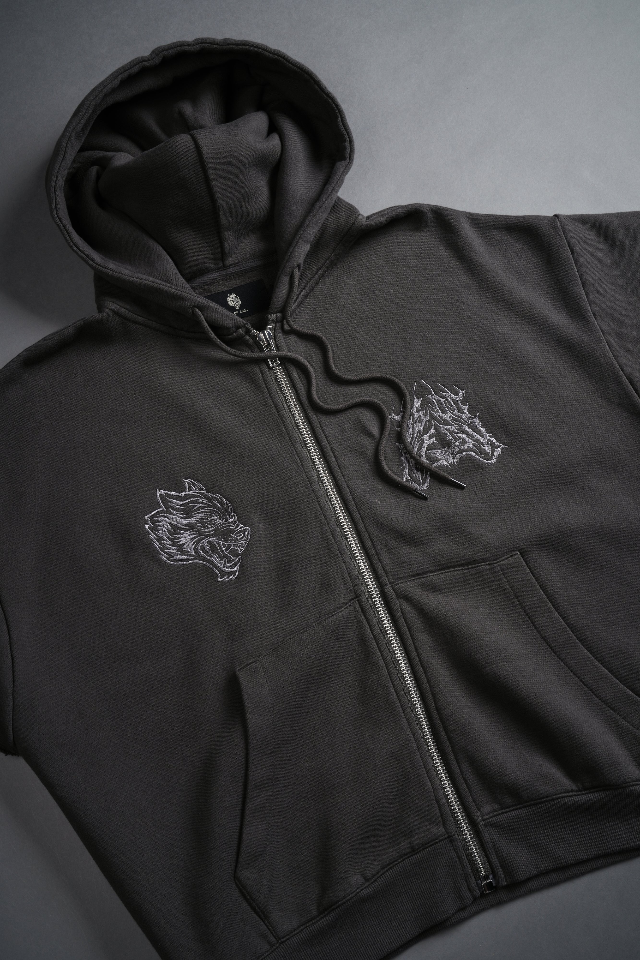 SSDDNFGU Moth Creed Cap Zip Hoodie in Wolf Gray — imagem 6