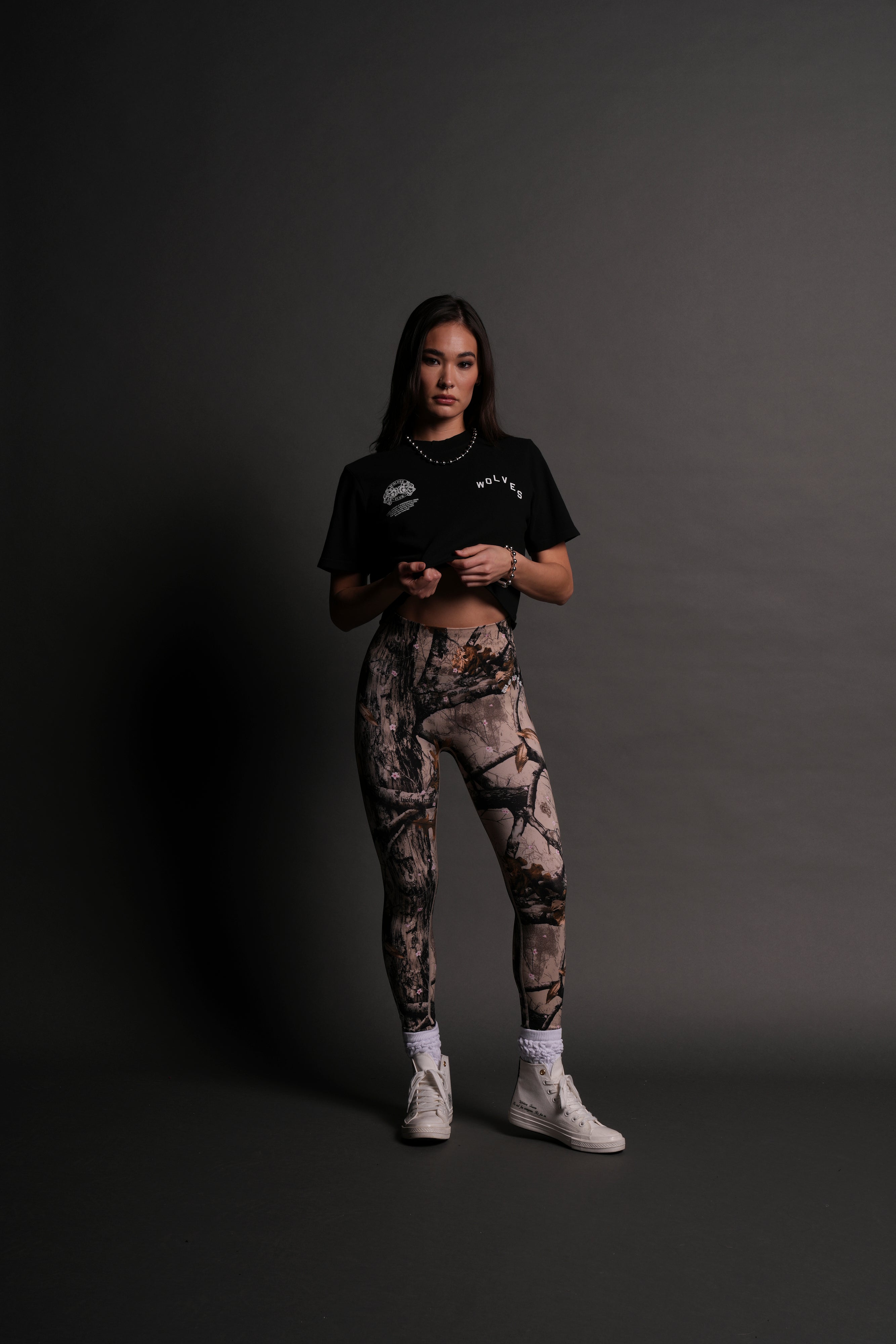 Pyramid V2 "Premium" (Cropped) Tee in Black — imagem 4