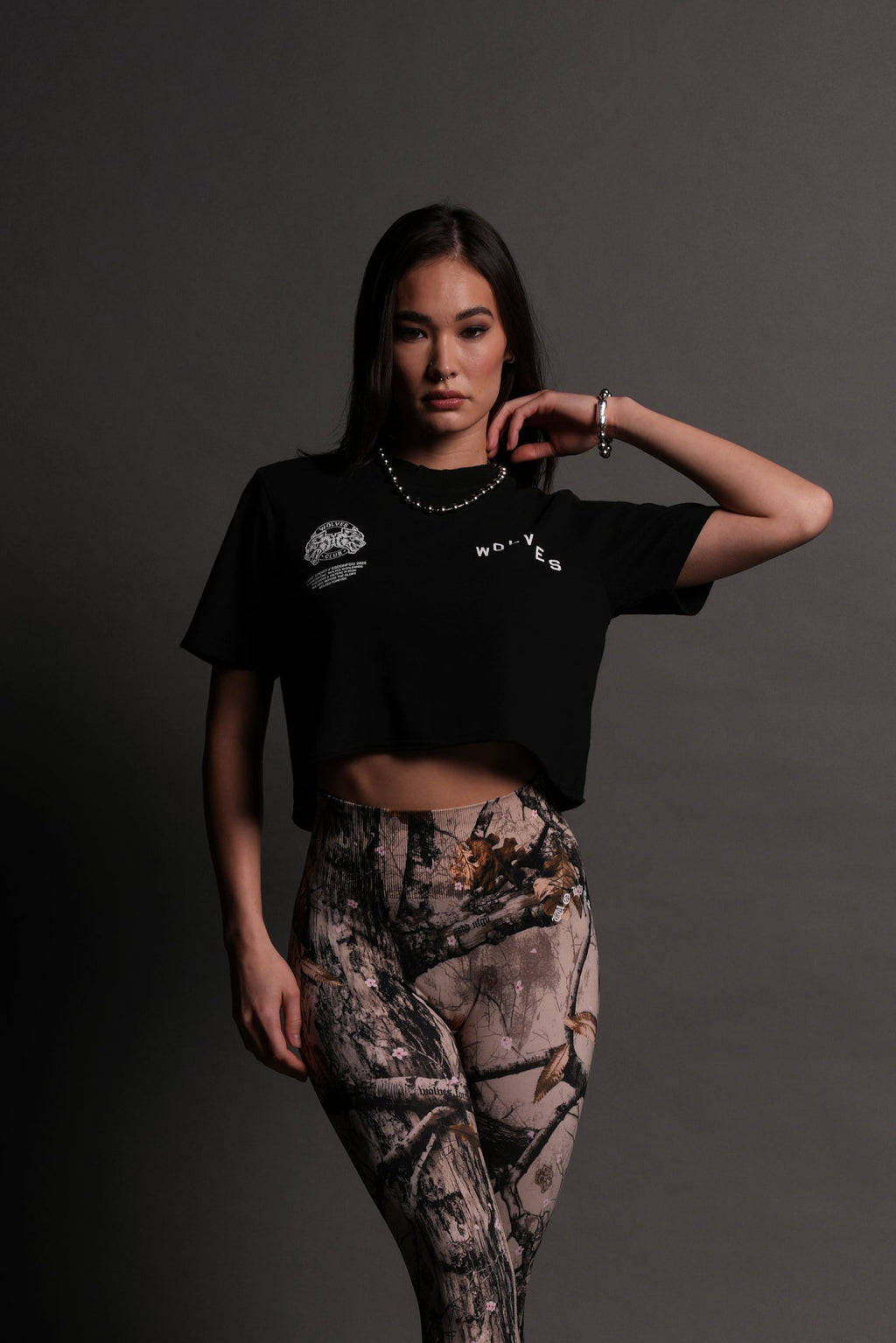 Pyramid V2 "Premium" (Cropped) Tee in Black — imagem 2