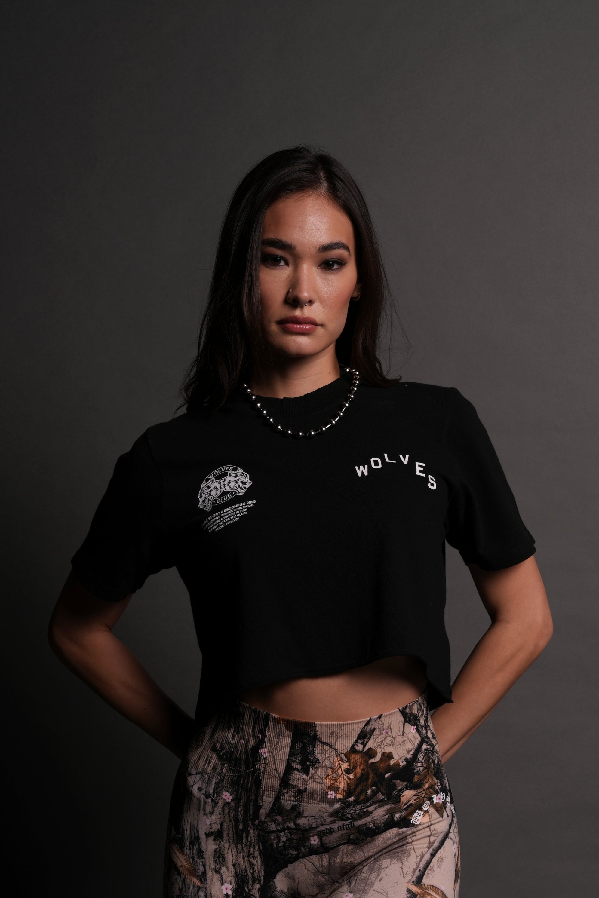 Pyramid V2 "Premium" (Cropped) Tee in Black — imagem 1