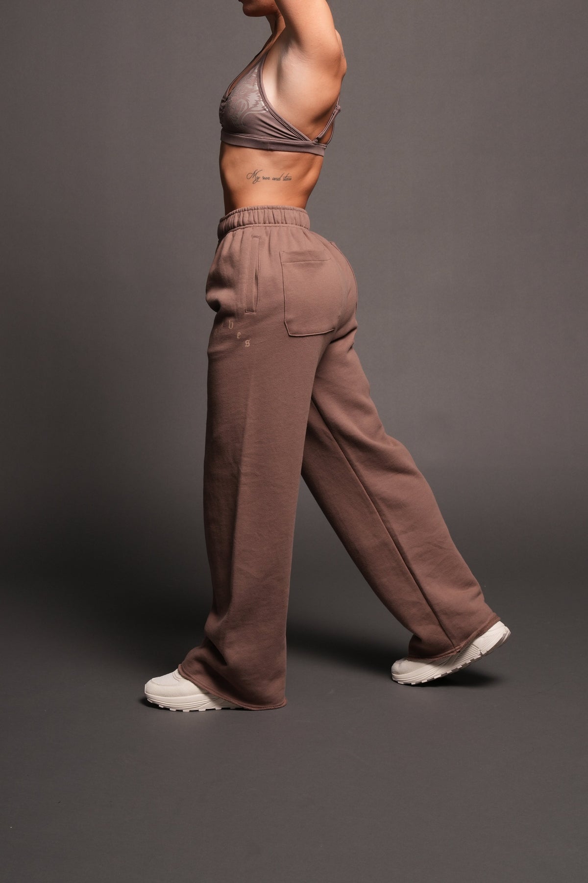 She Wolf Pyramid Big Cozy Sweats In Mojave Brown - imagem 3