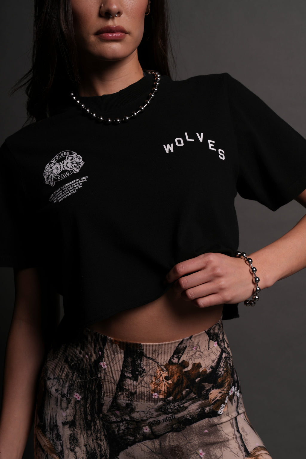 Pyramid V2 "Premium" (Cropped) Tee in Black — imagem 7