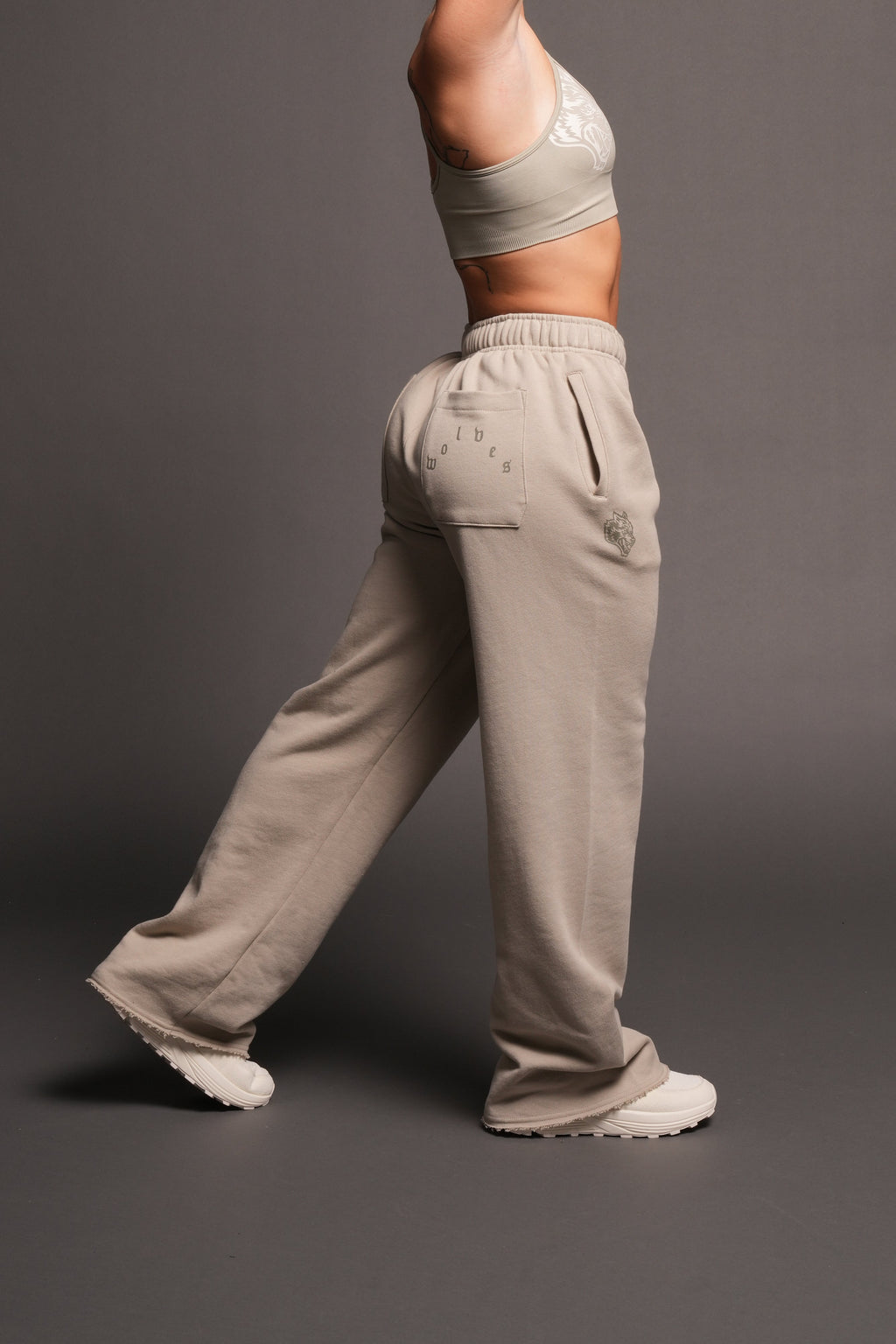 Dual Pyramid Big Cozy Sweats In Cactus Gray - imagem 6