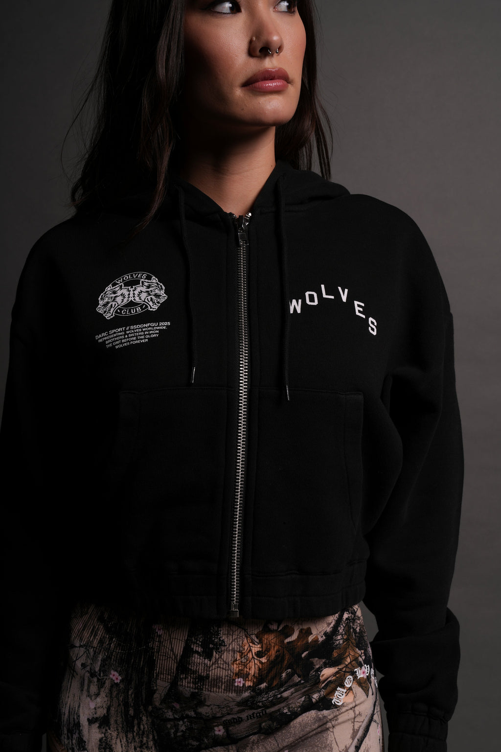Pyramid V2 "Chambers" (Cropped) Zip Hoodie in Black — imagem 7