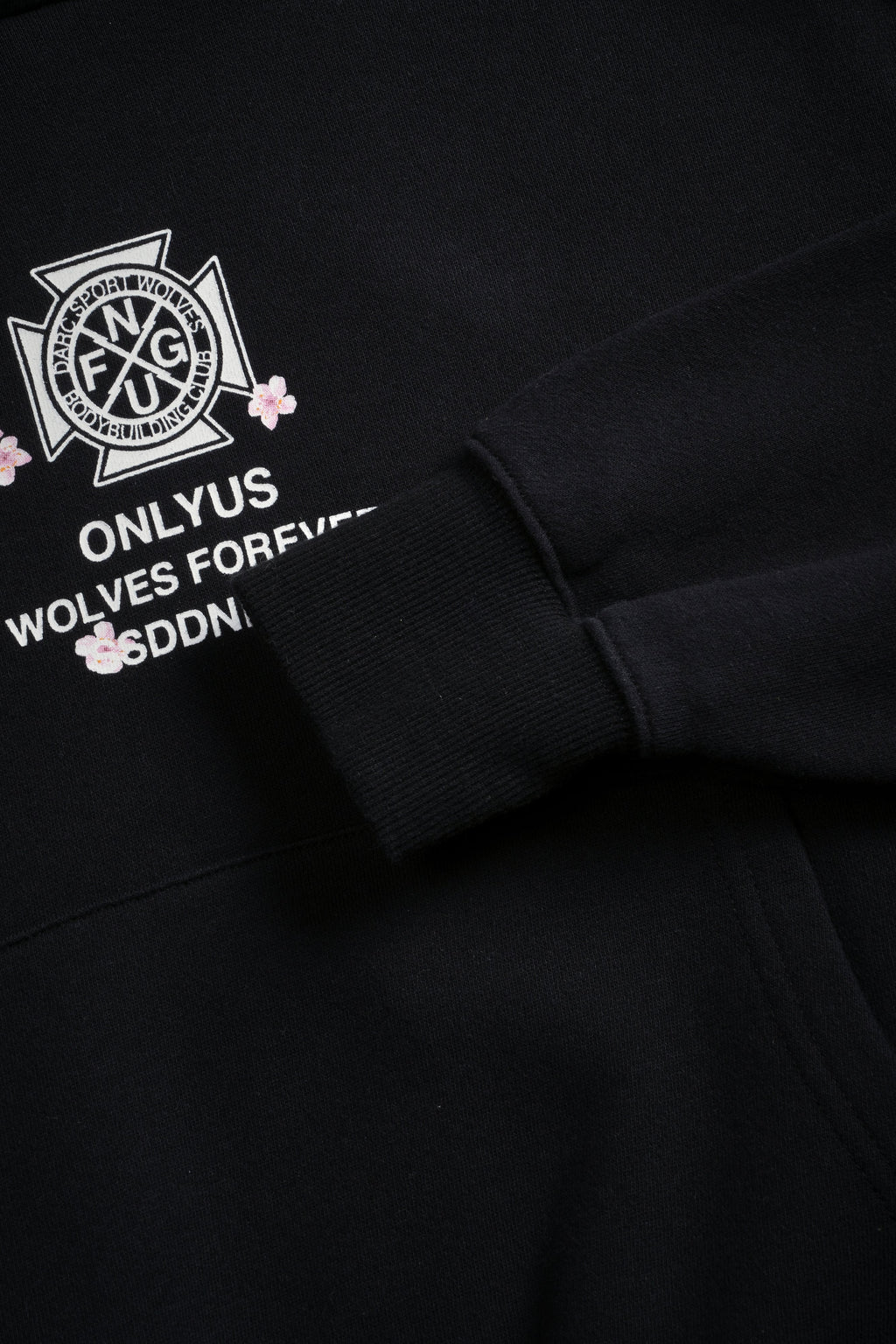 Our Fire V2 "Owen" (Cropped) Hoodie in Black — imagem 6