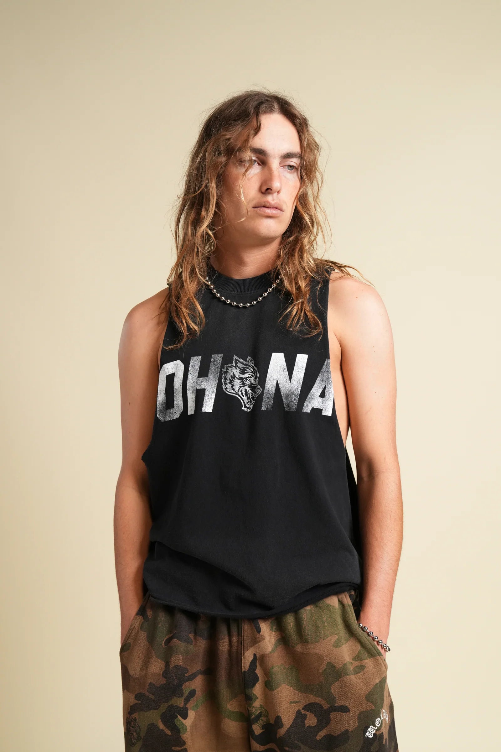 OHANA WOLF "GRUNGE" RAW CROPPED TOMMY MUSCLE TEE IN BLACK DRIFT WASH