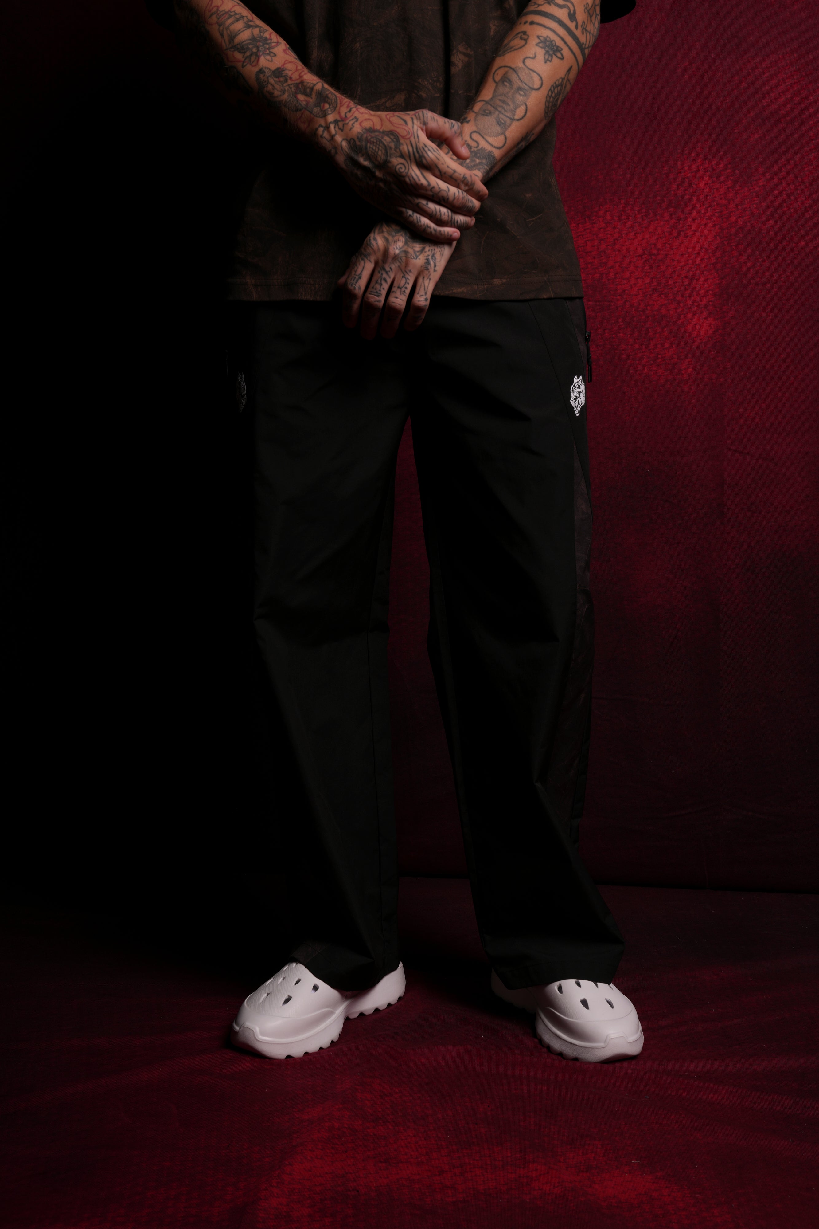 Dual Brolic Unisex Track Pants in Black Driftwood Forest Camo — imagem 2