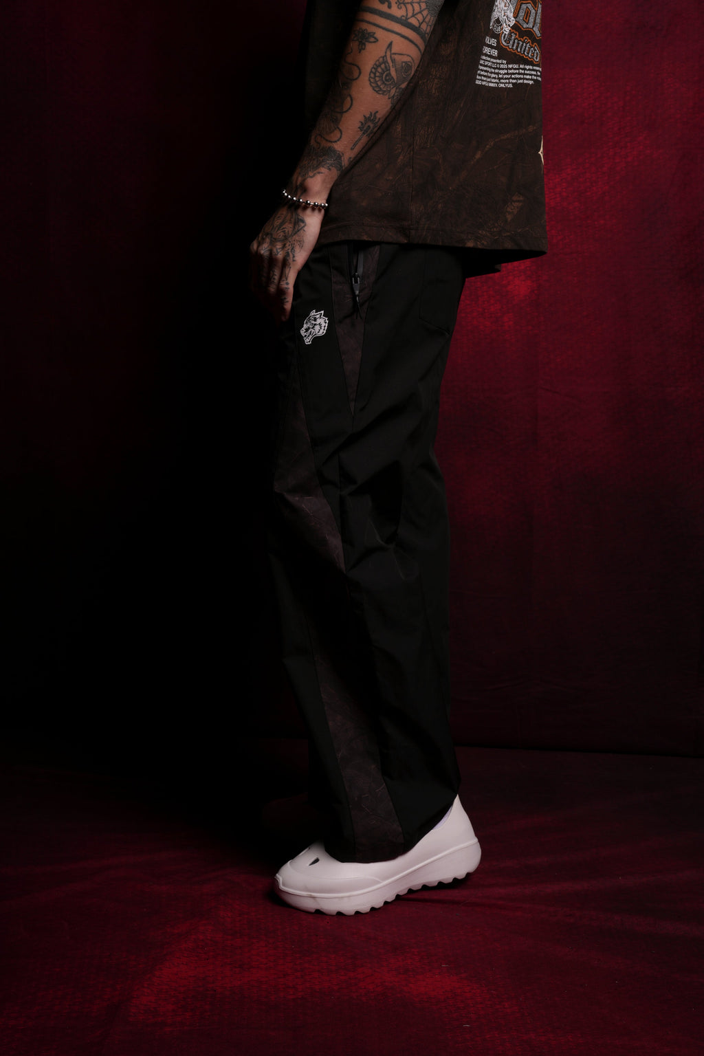 Dual Brolic Unisex Track Pants in Black Driftwood Forest Camo — imagem 5