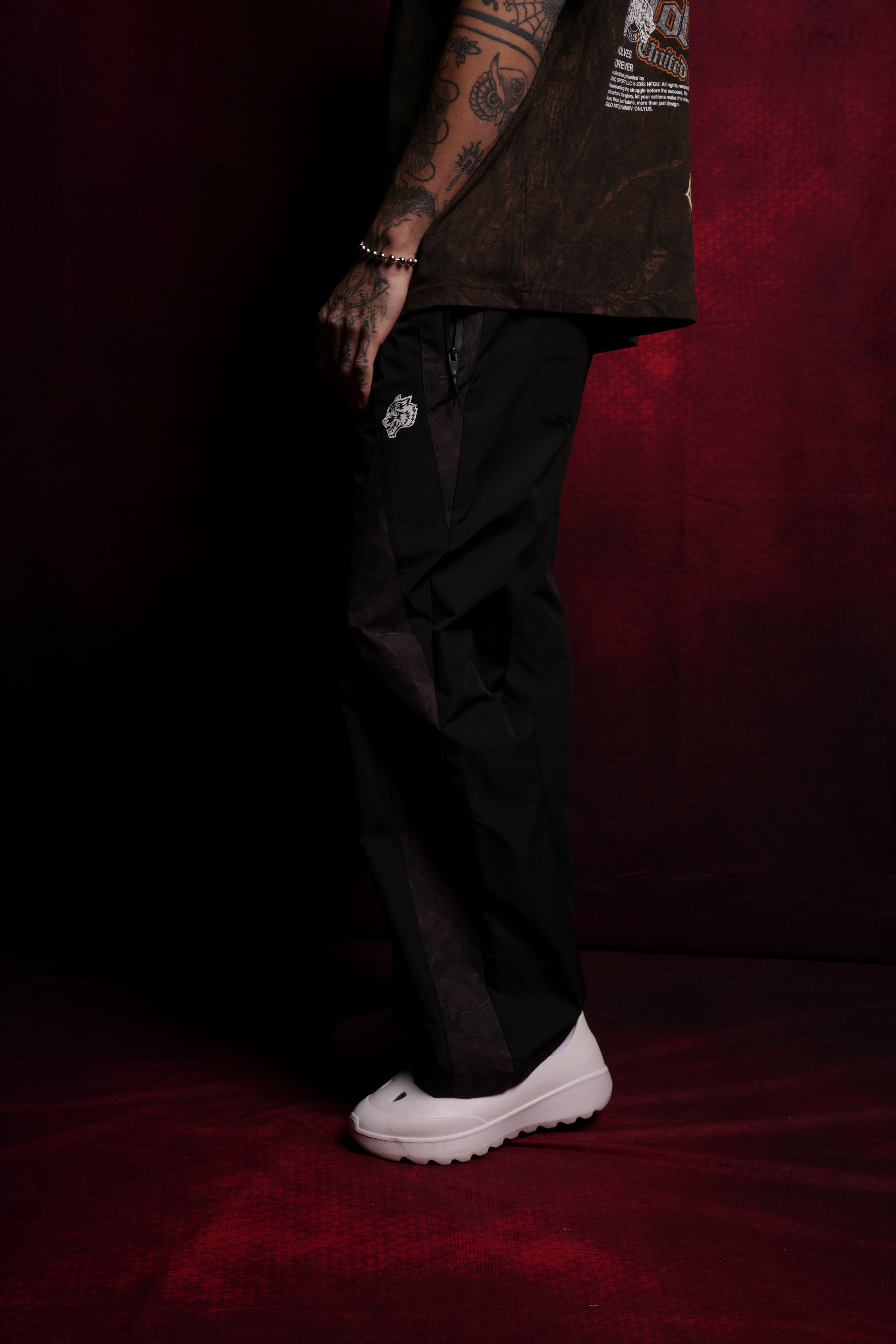 Dual Brolic Unisex Track Pants in Black Driftwood Forest Camo — imagem 5