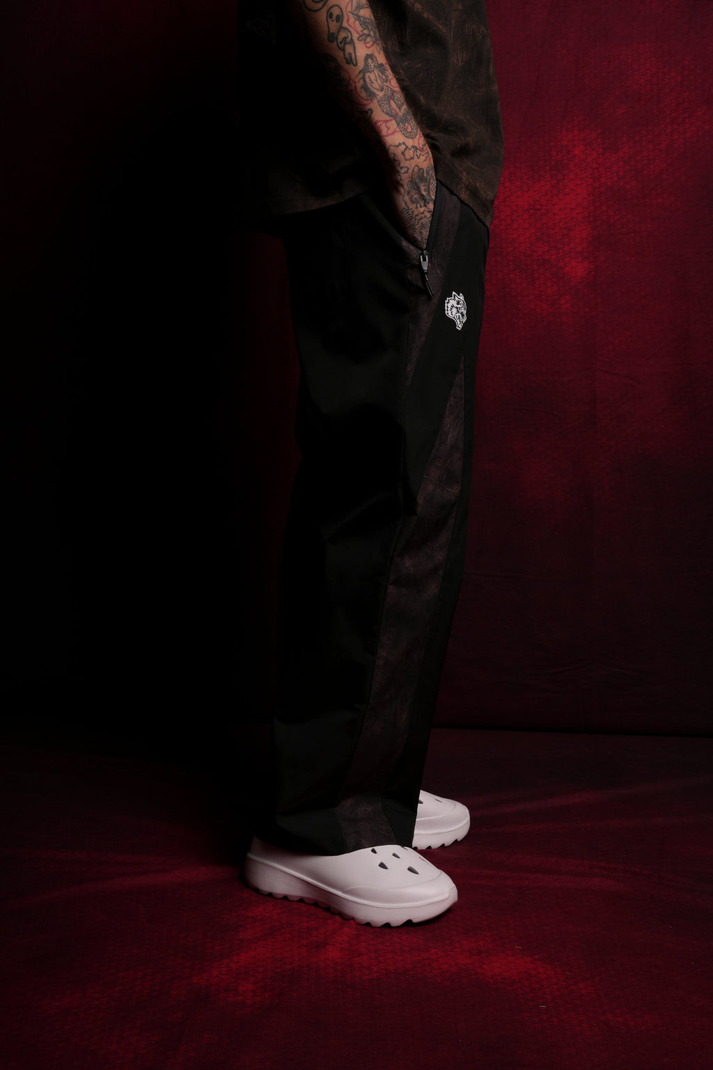 Dual Brolic Unisex Track Pants in Black Driftwood Forest Camo — imagem 4