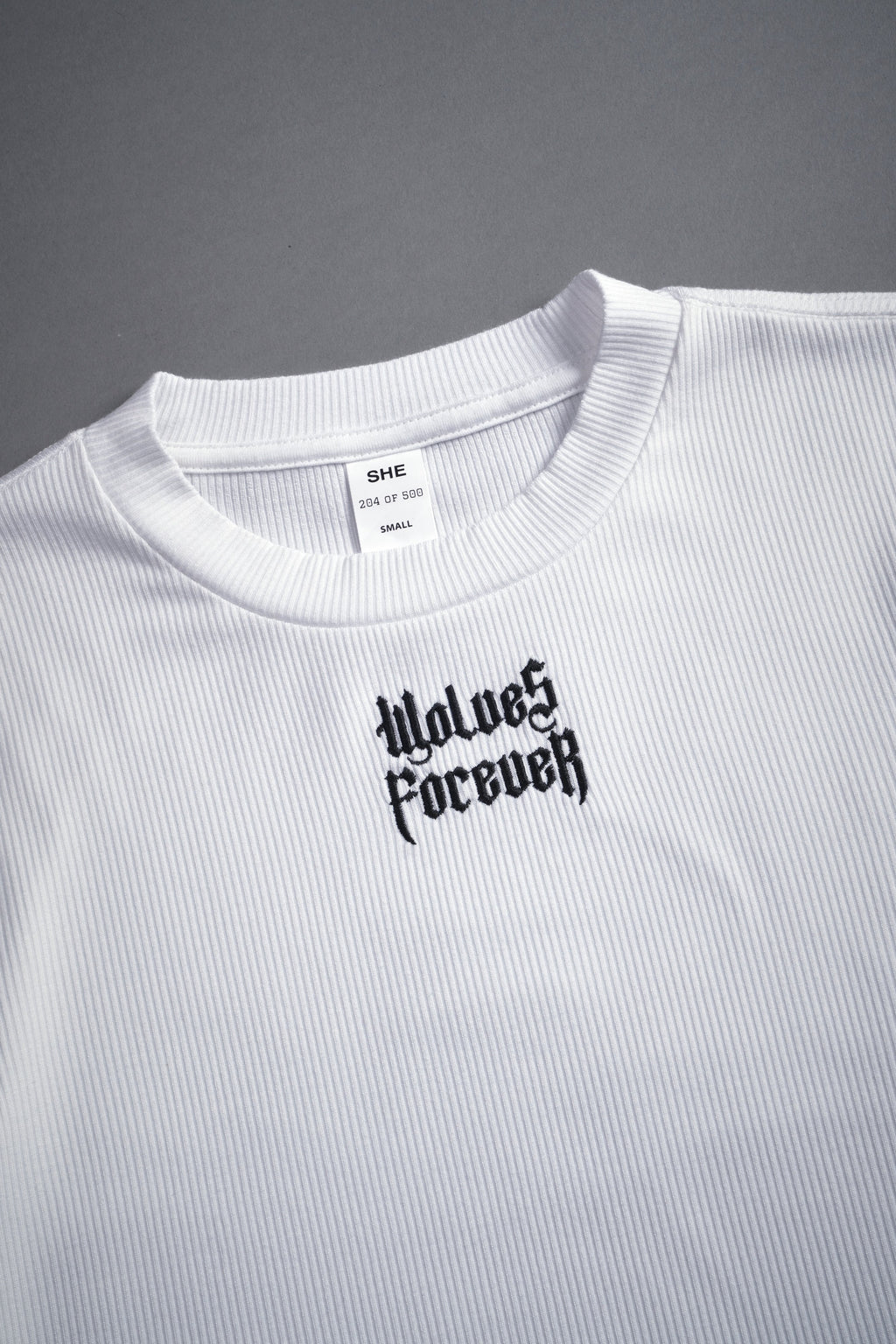 Darc Letter "Kara" Tee in White — imagem 9