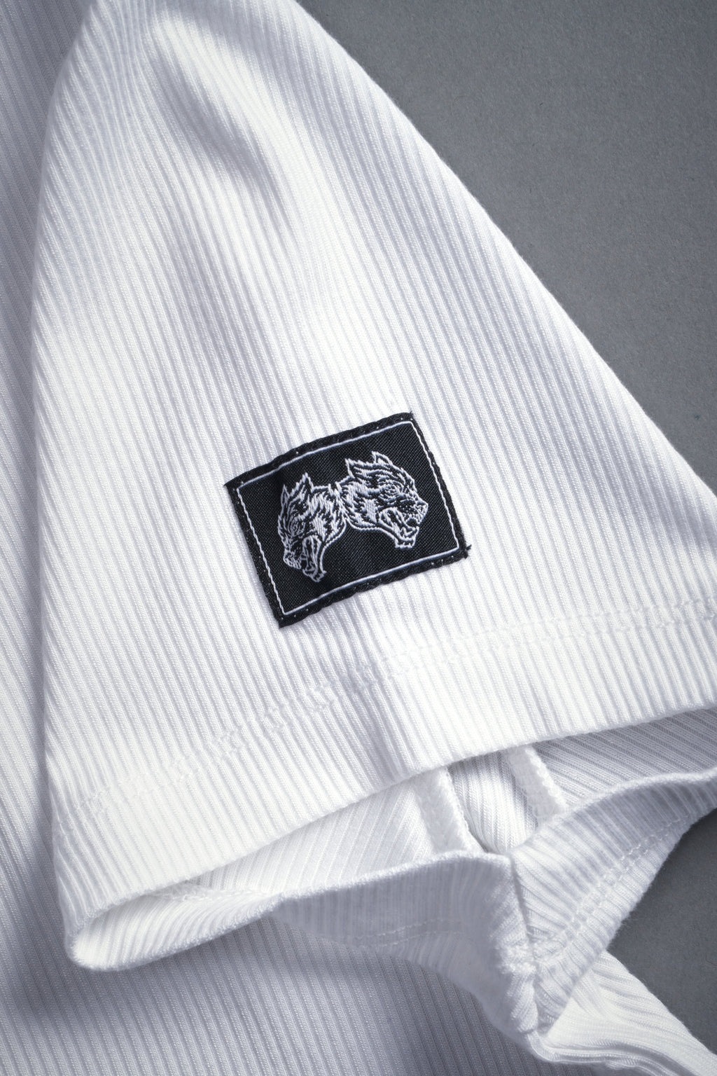 Darc Letter "Kara" Tee in White — imagem 7