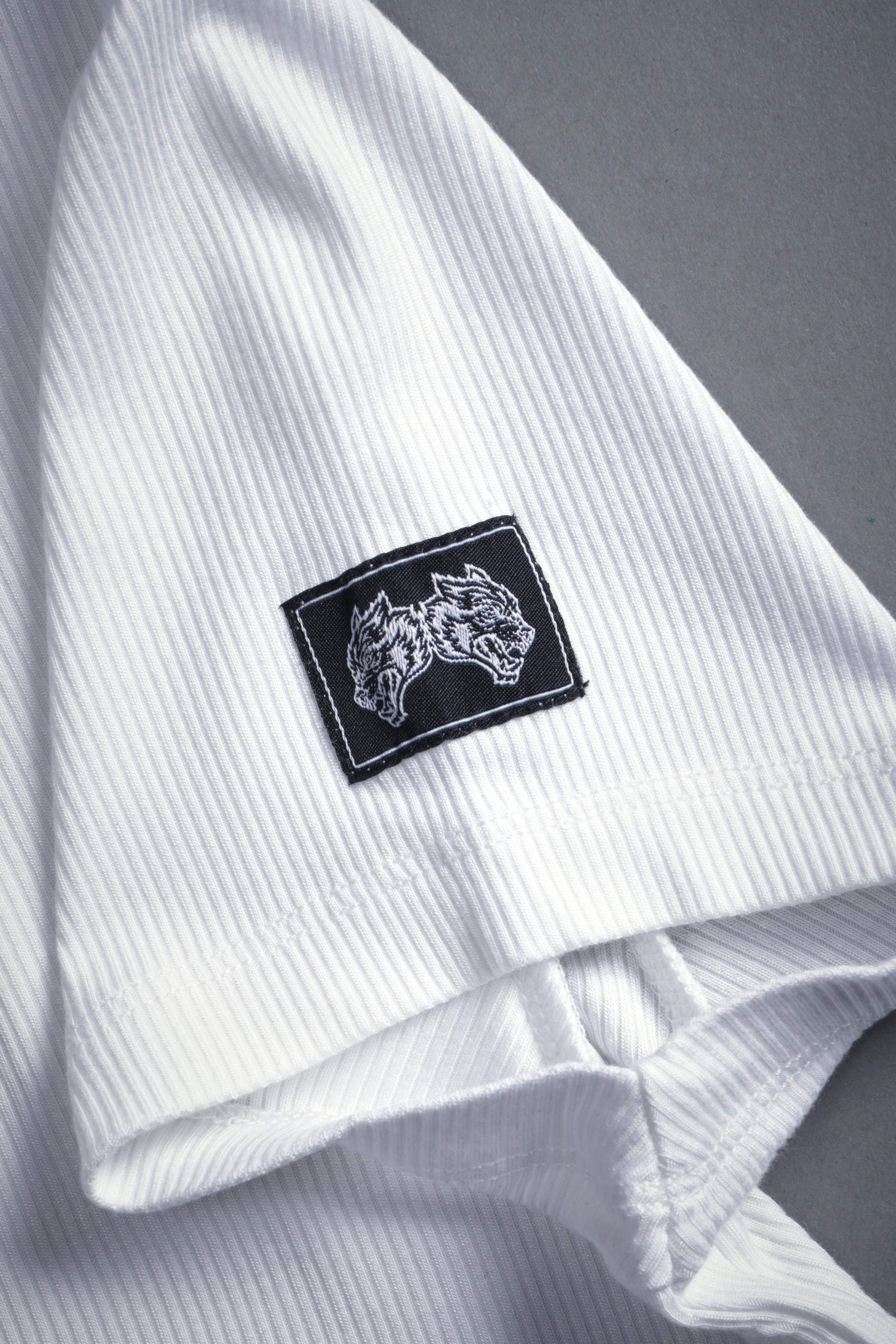 Darc Letter "Kara" Tee in White — imagem 7