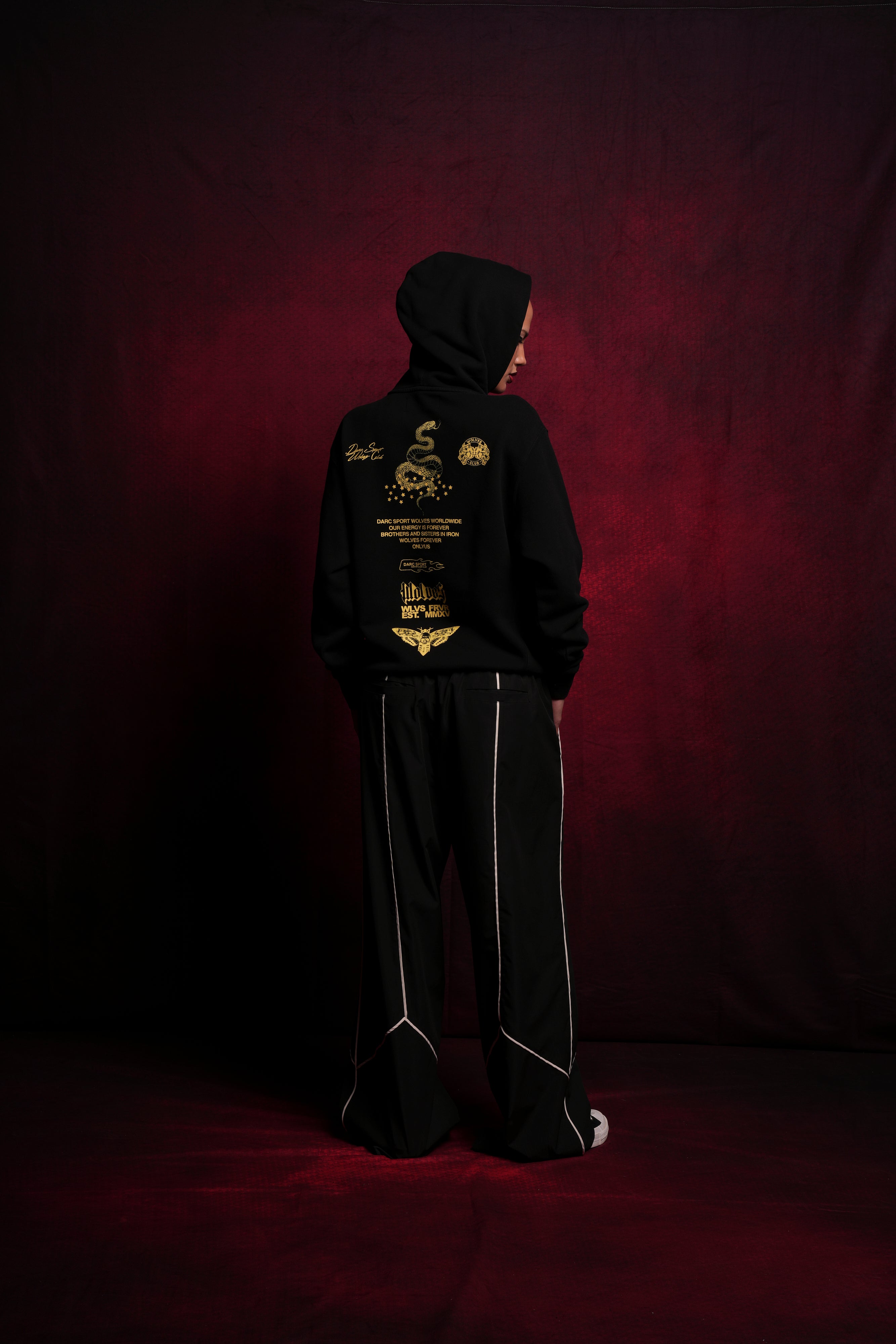 Never Back Down "Dakota" Hoodie in Black — imagem 6