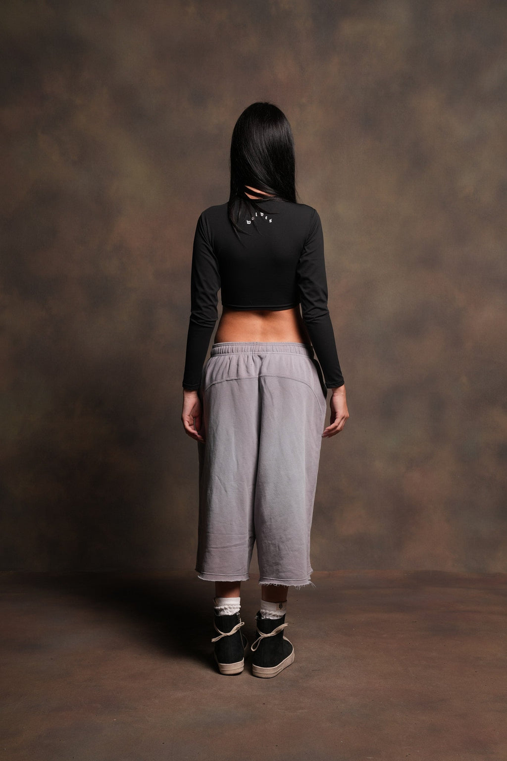 She Wolf Pyramid Energy Ls Top In Black
