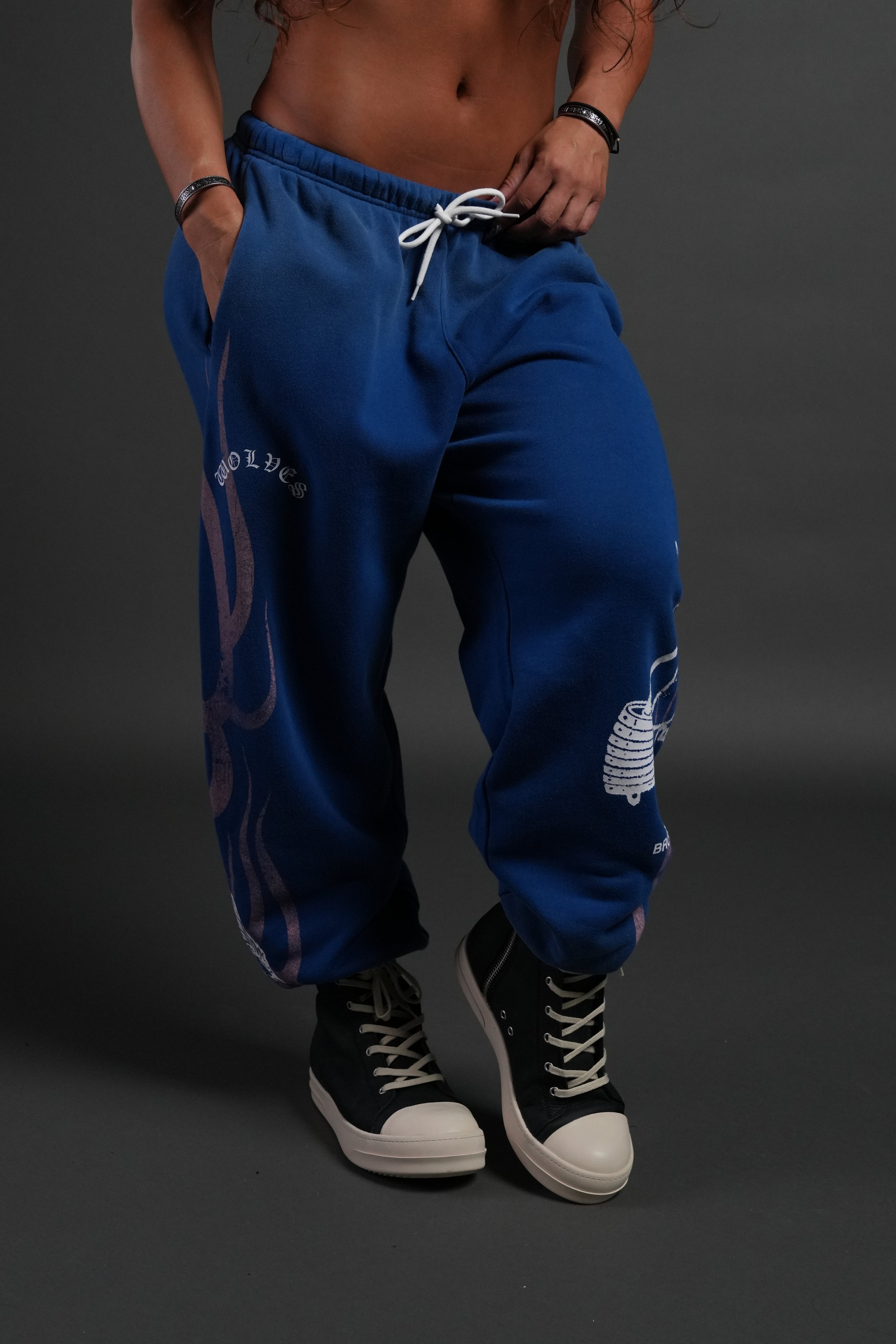 Powerhouse of the Cherub Unisex Lightweight Lounger Sweat Pants in Darc Cobalt Drift Wash — imagem 8