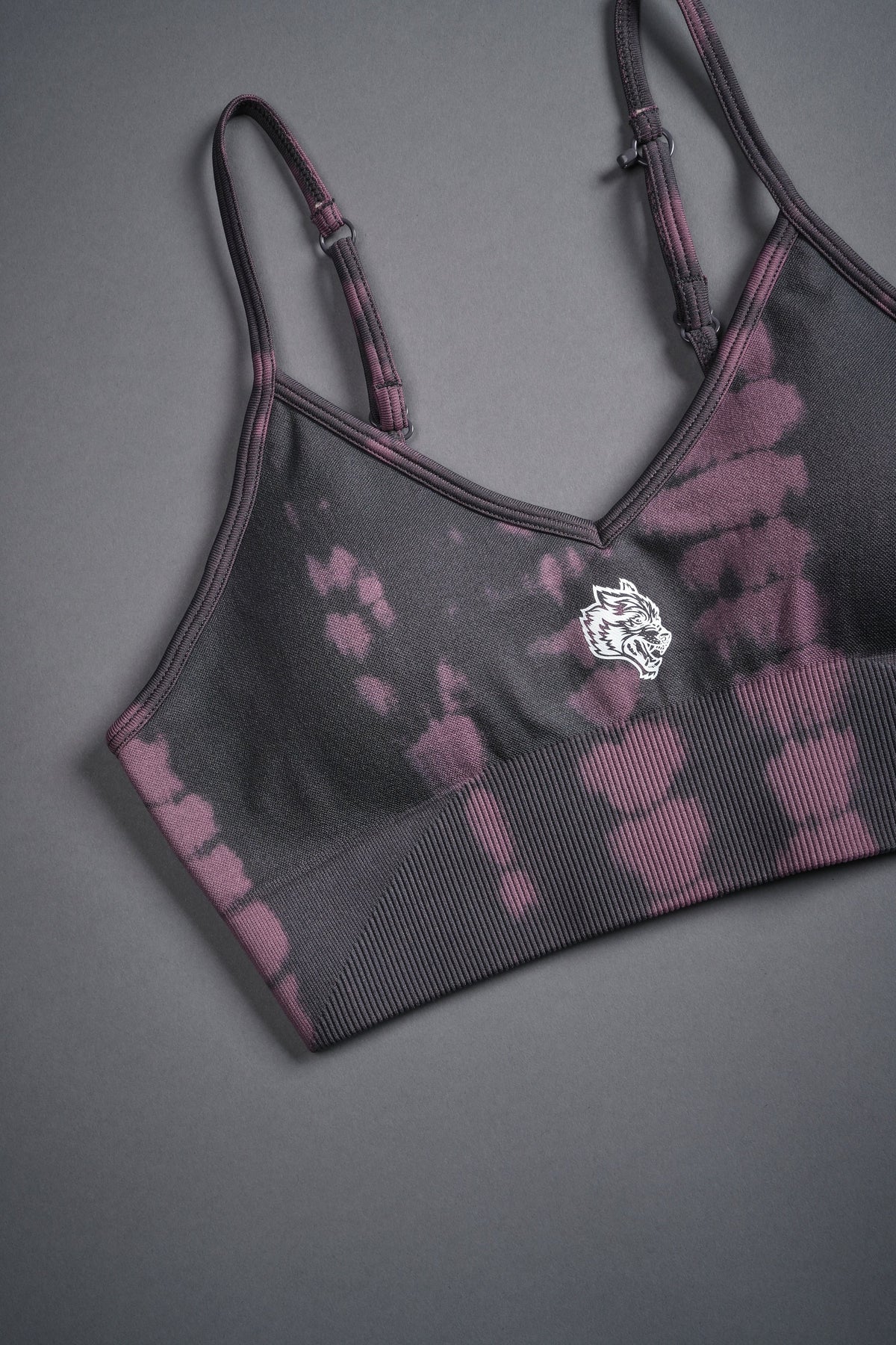 Single Wolf "Everson Seamless" Sports Bra in Cipher Purple Serpent - imagem 6