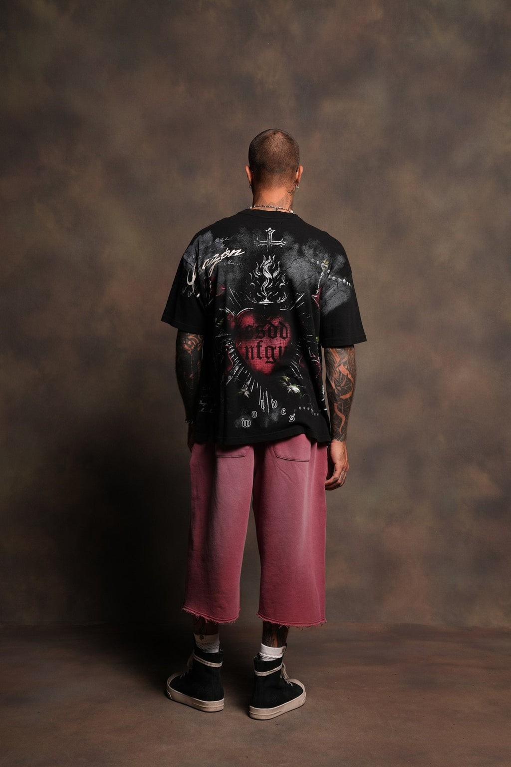 Dual Wolf Capri Sweat Pants In Cherry Red Super Sun Fade