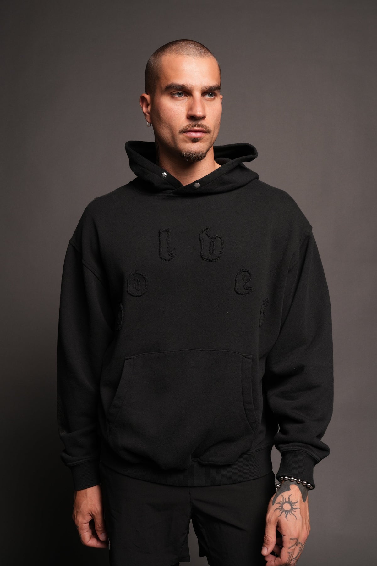 Forever Our Core Pierce Hoodie In Black - imagem 2