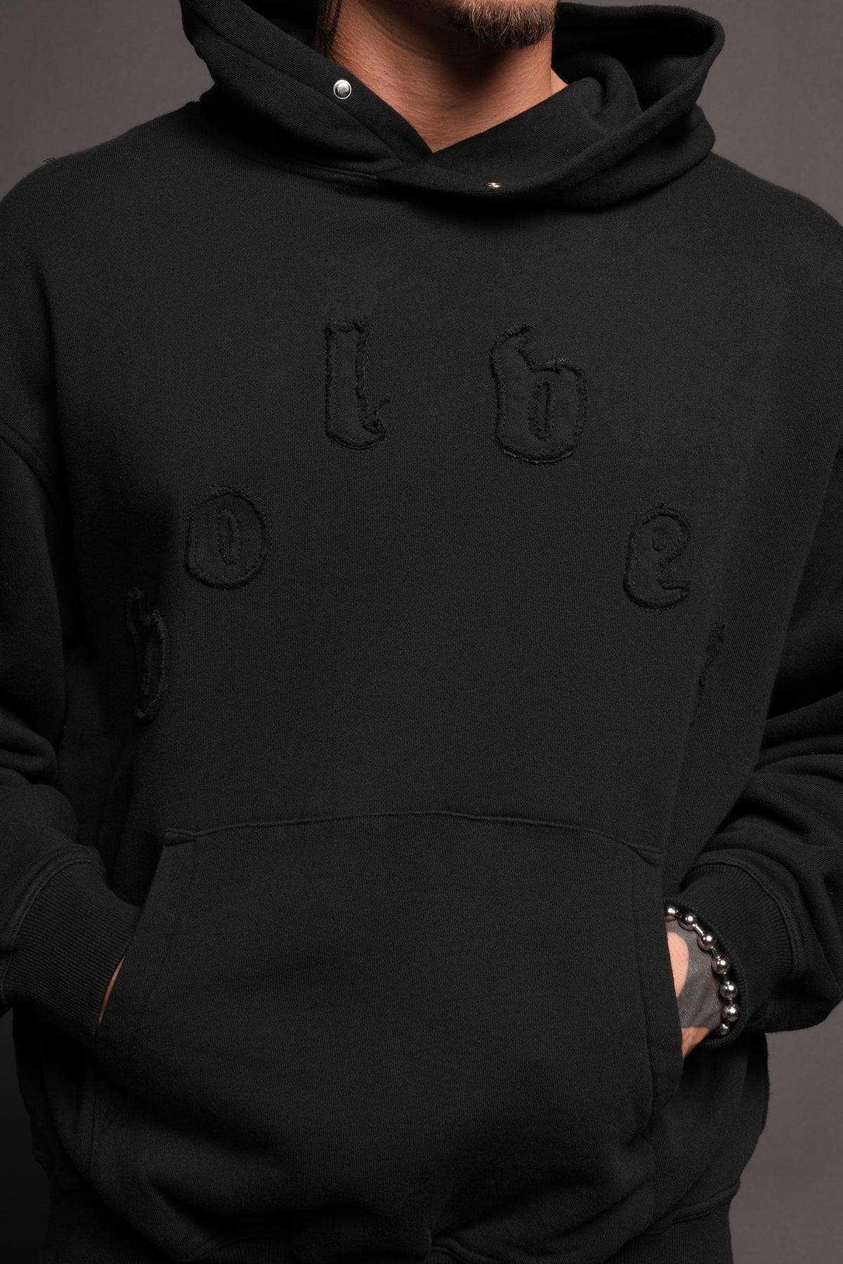 Forever Our Core Pierce Hoodie In Black - imagem 5