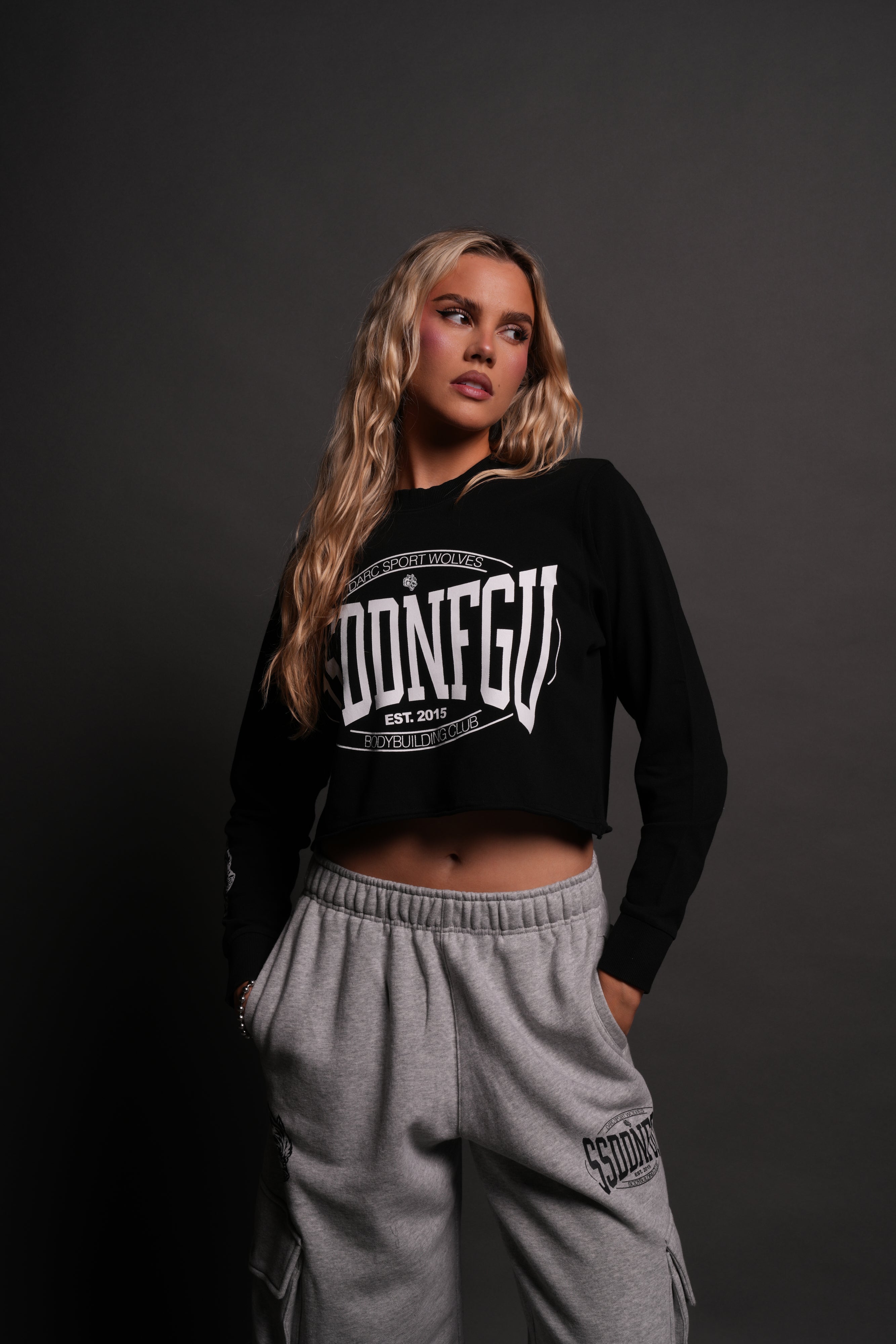 SSDDNFGU FRVR "Premium" Cropped L/S Tee in Black — imagem 1