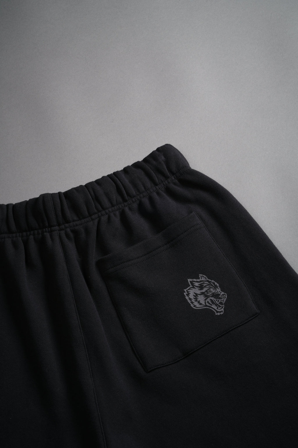 Stud Wolf Post Lounge Sweat Shorts in Black — imagem 8