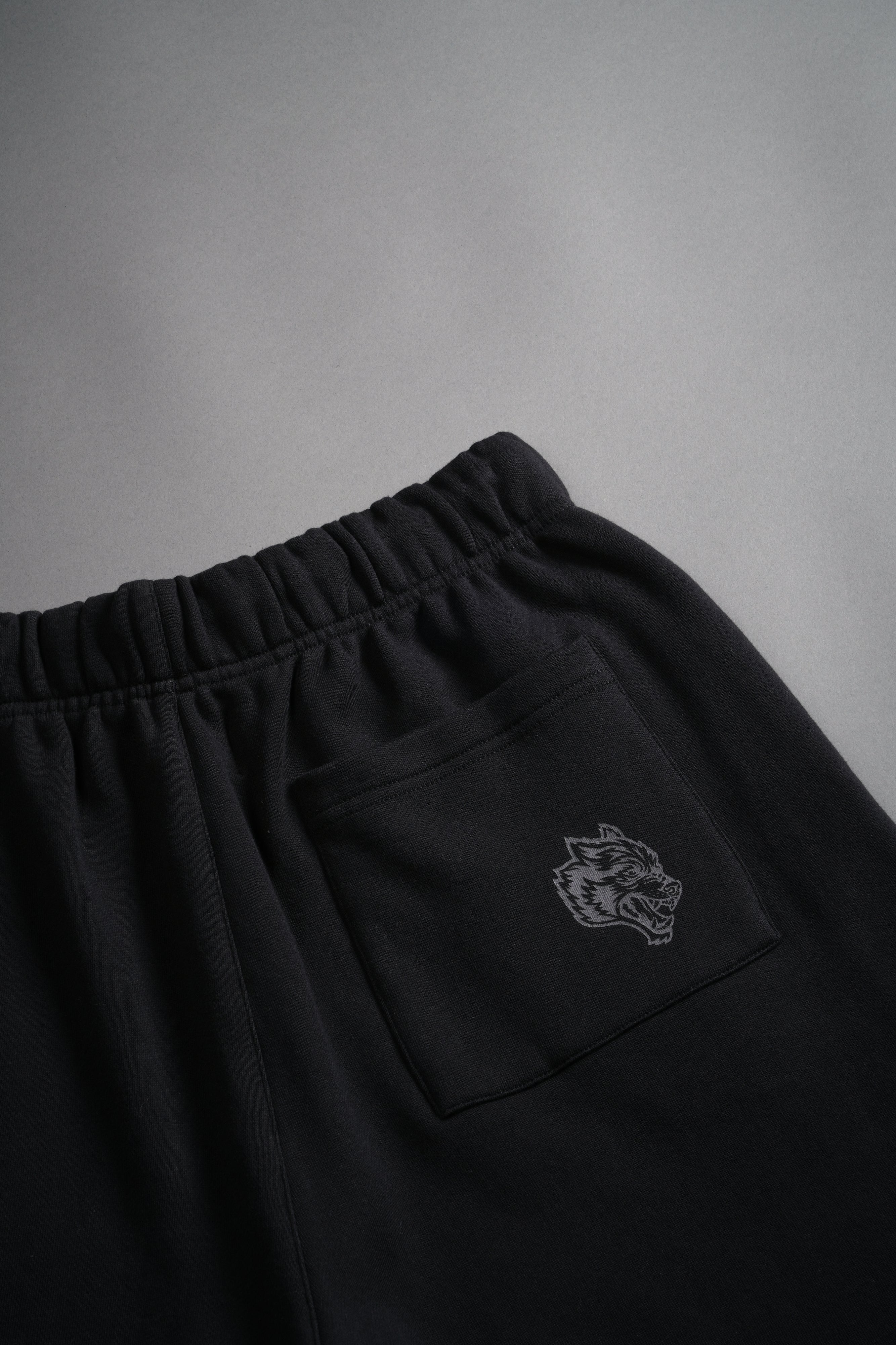Stud Wolf Post Lounge Sweat Shorts in Black — imagem 8