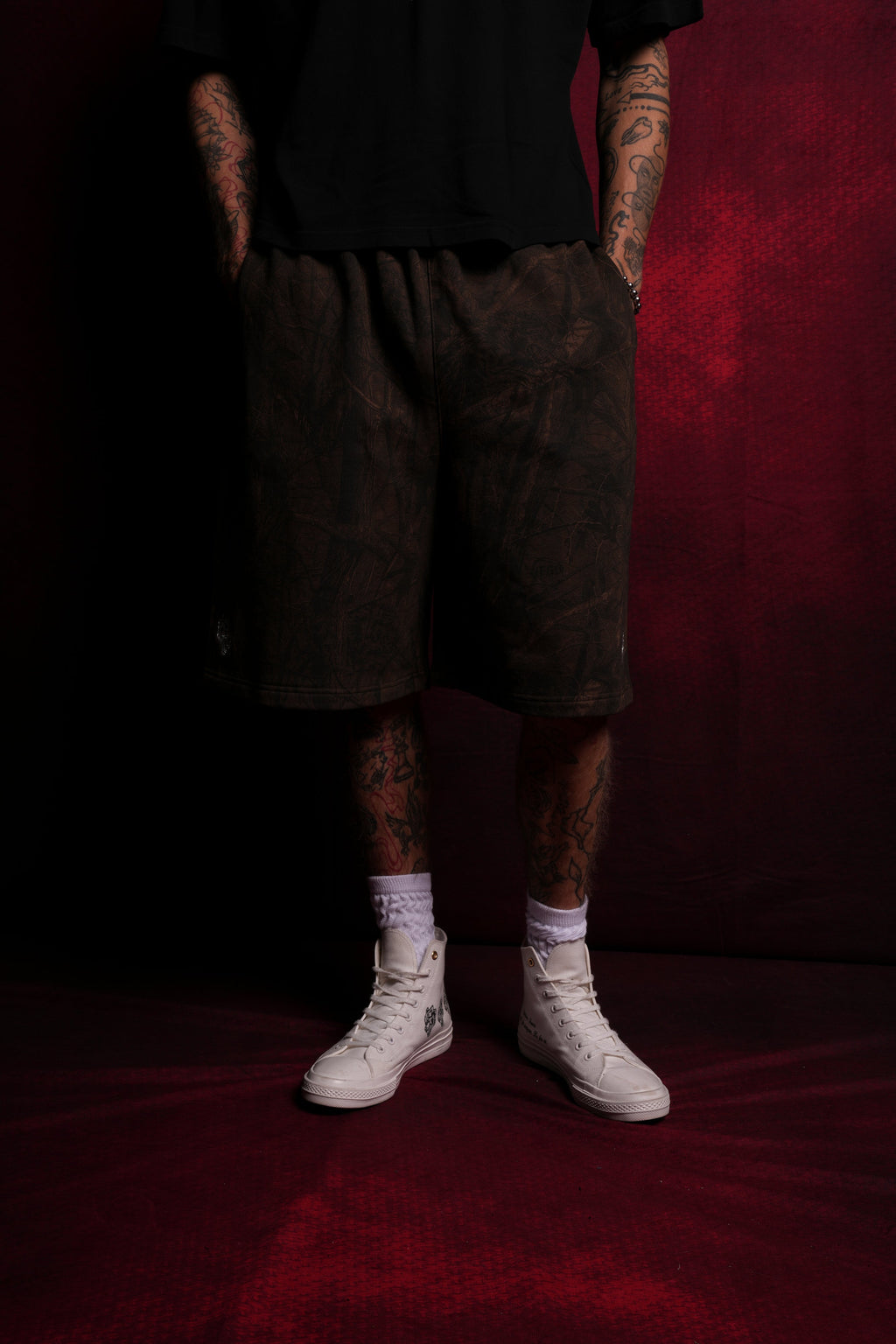 Dual Oversized Osiris Sweat Shorts in Brown Driftwood Forest Camo — imagem 2