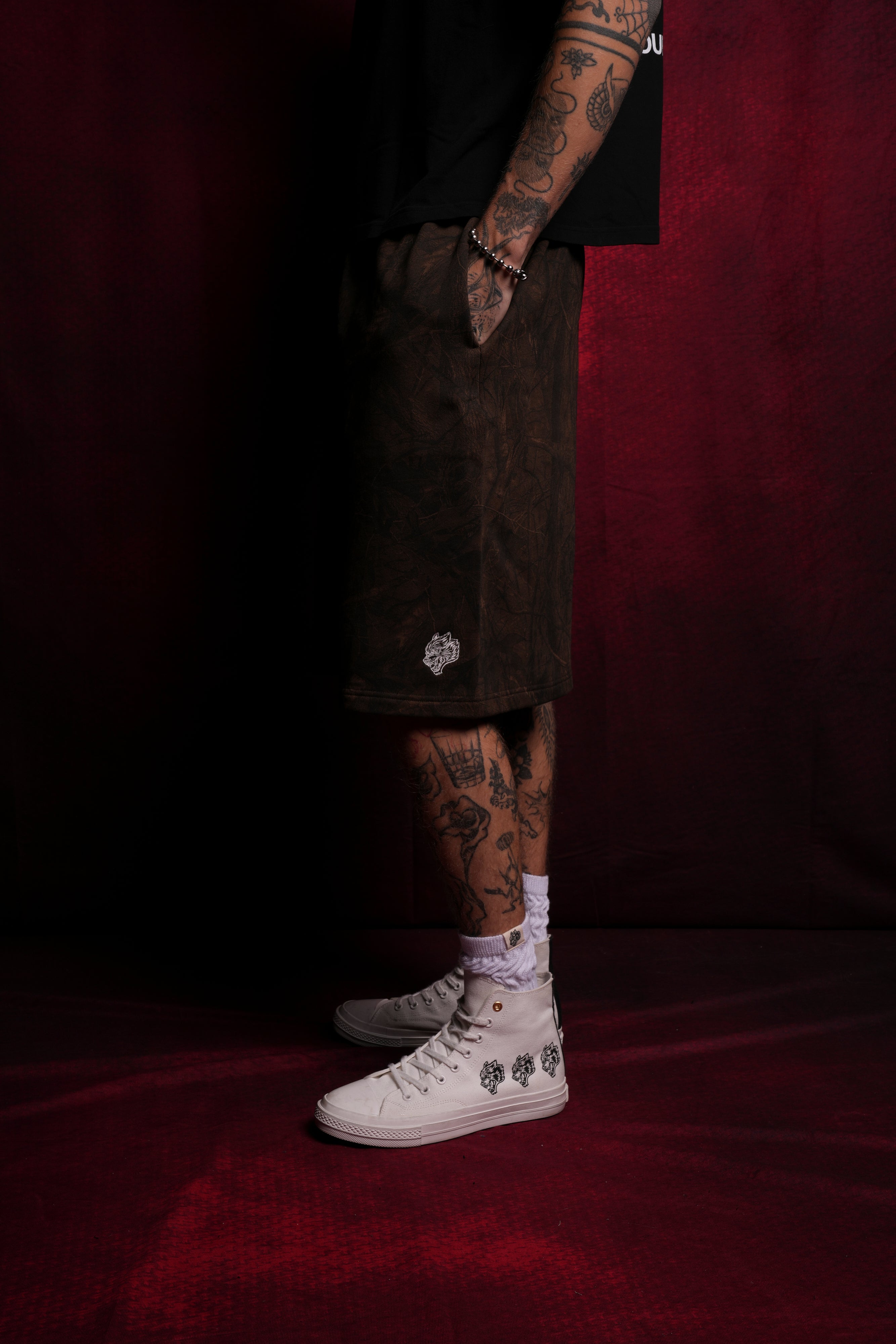 Dual Oversized Osiris Sweat Shorts in Brown Driftwood Forest Camo — imagem 4