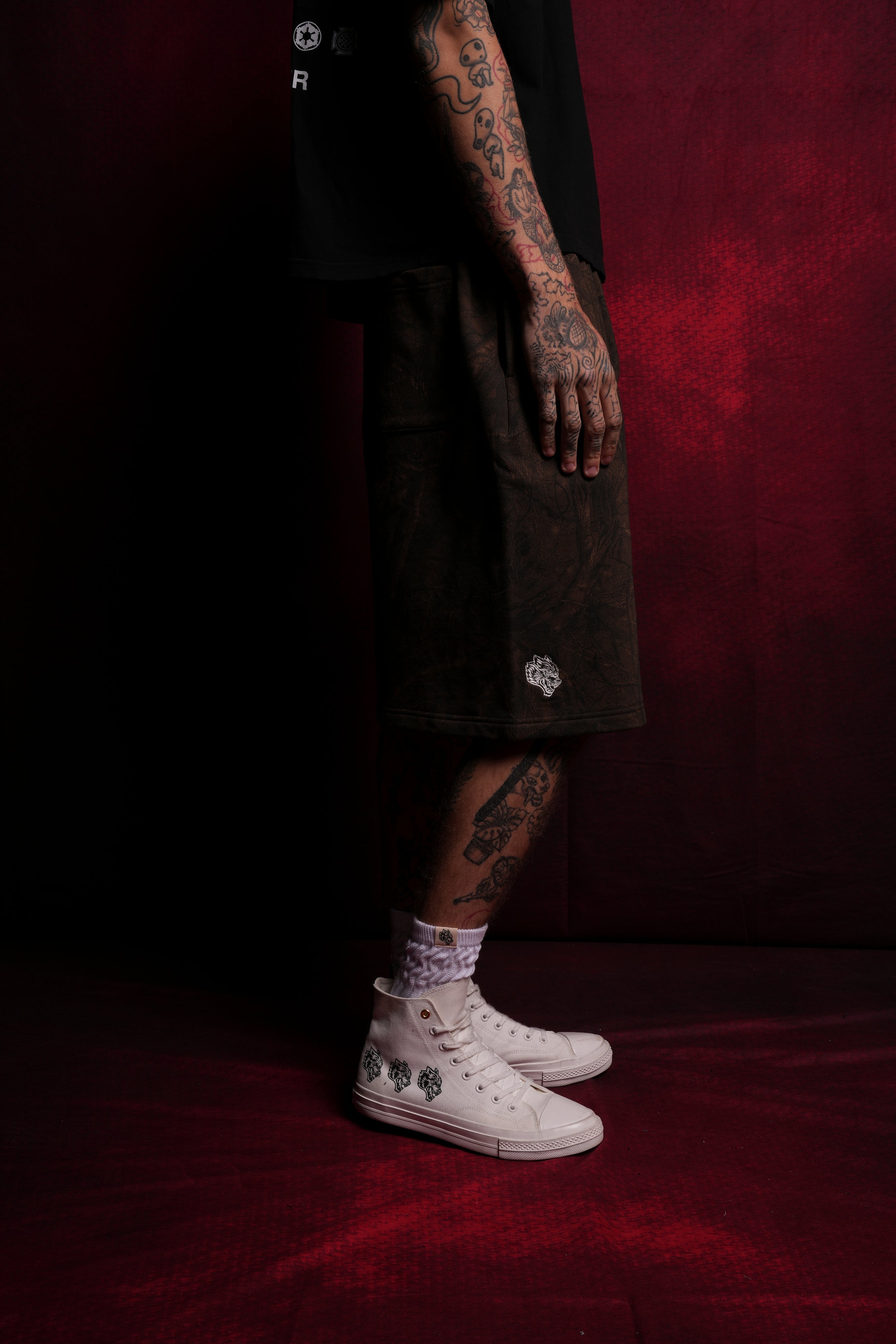 Dual Oversized Osiris Sweat Shorts in Brown Driftwood Forest Camo — imagem 5