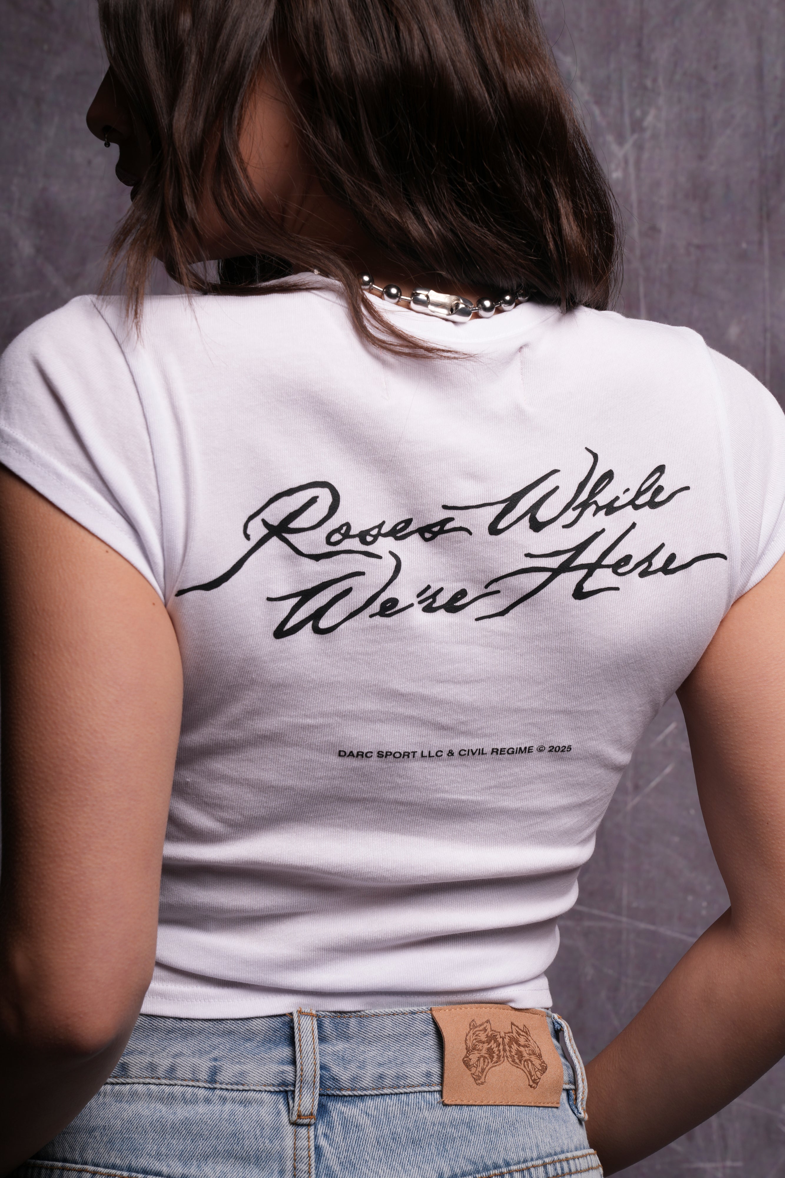 Roses While We're Here "Baby" Tee in White — imagem 2