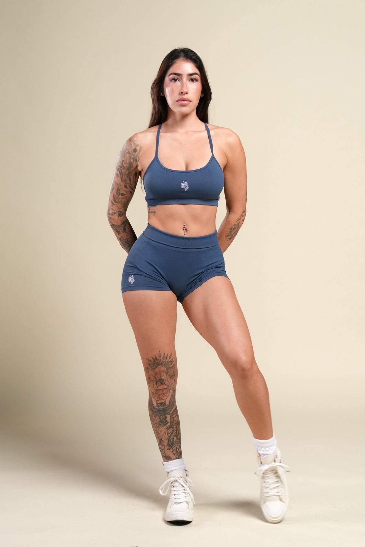 Wolf "Stella" Soft Seamless Shorts in Washed Denim — imagem 9