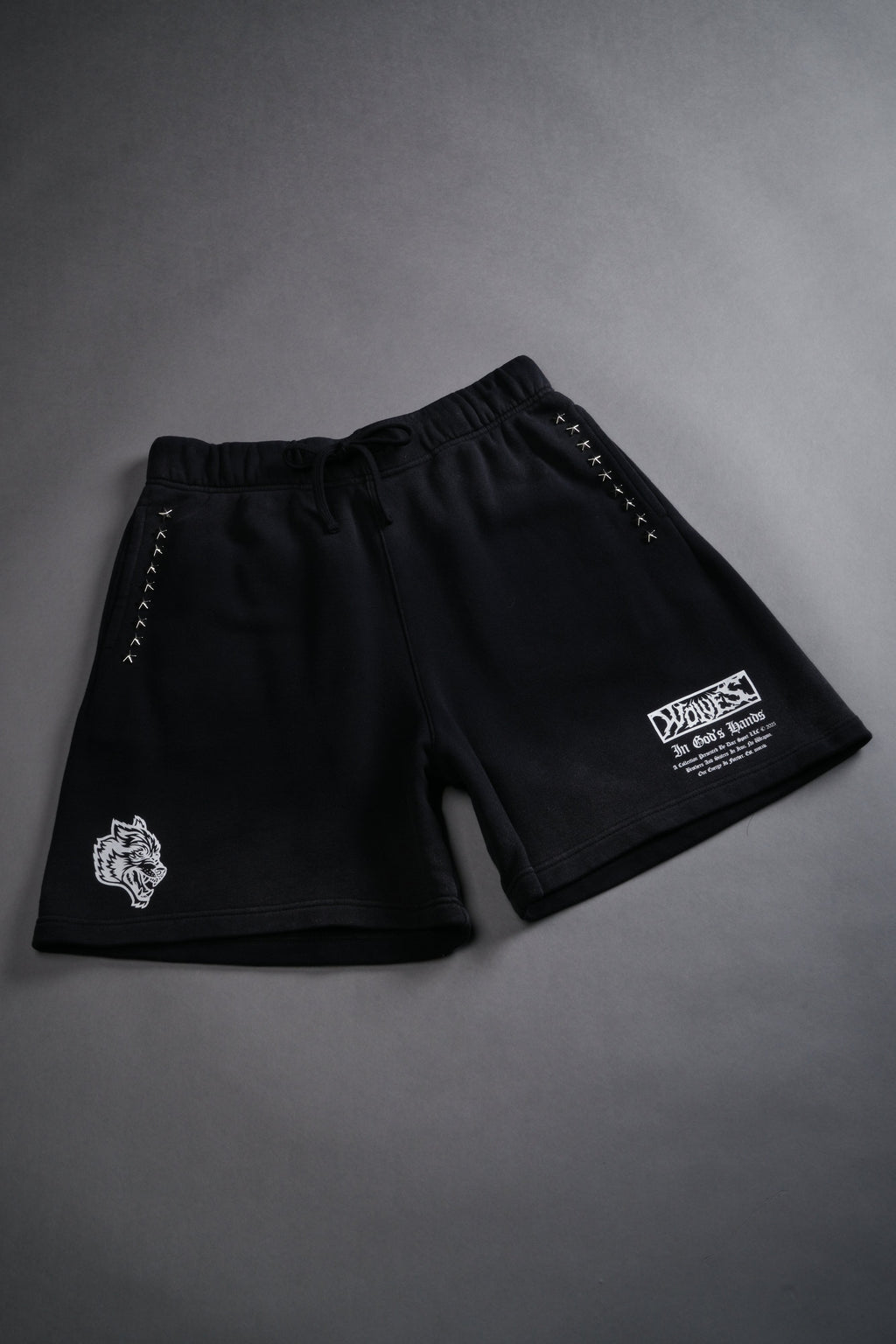 Studded Midnight Wolves Oversized Post Lounge Sweat Shorts in Black Drift Wash — imagem 6