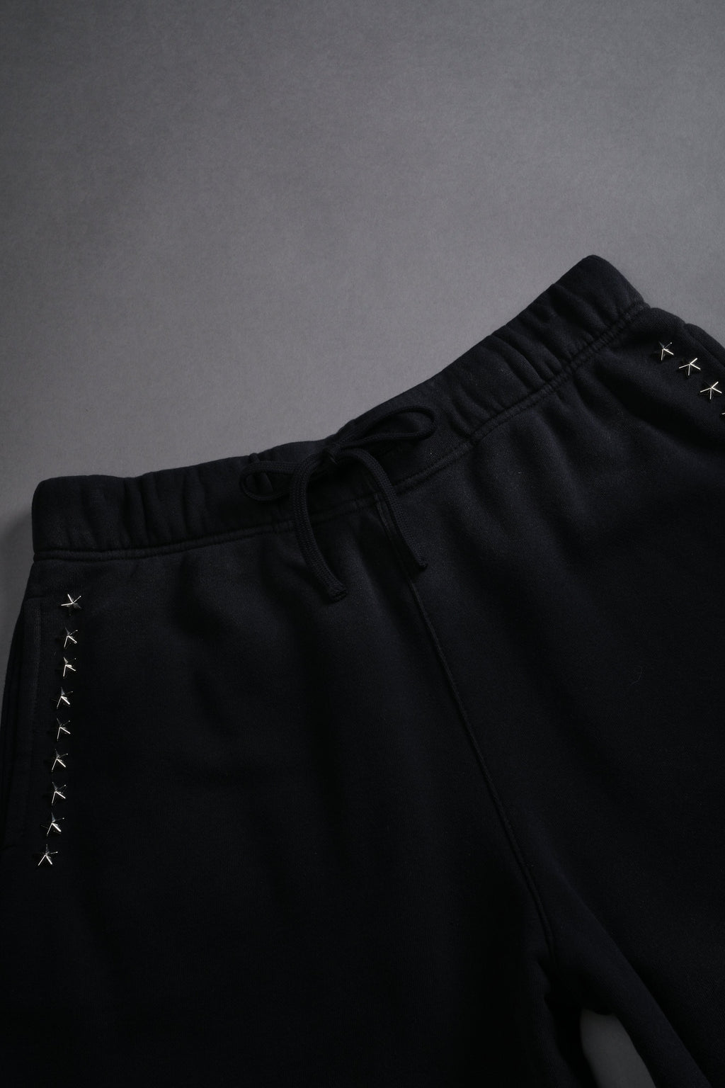 Studded Midnight Wolves Oversized Post Lounge Sweat Shorts in Black Drift Wash — imagem 7