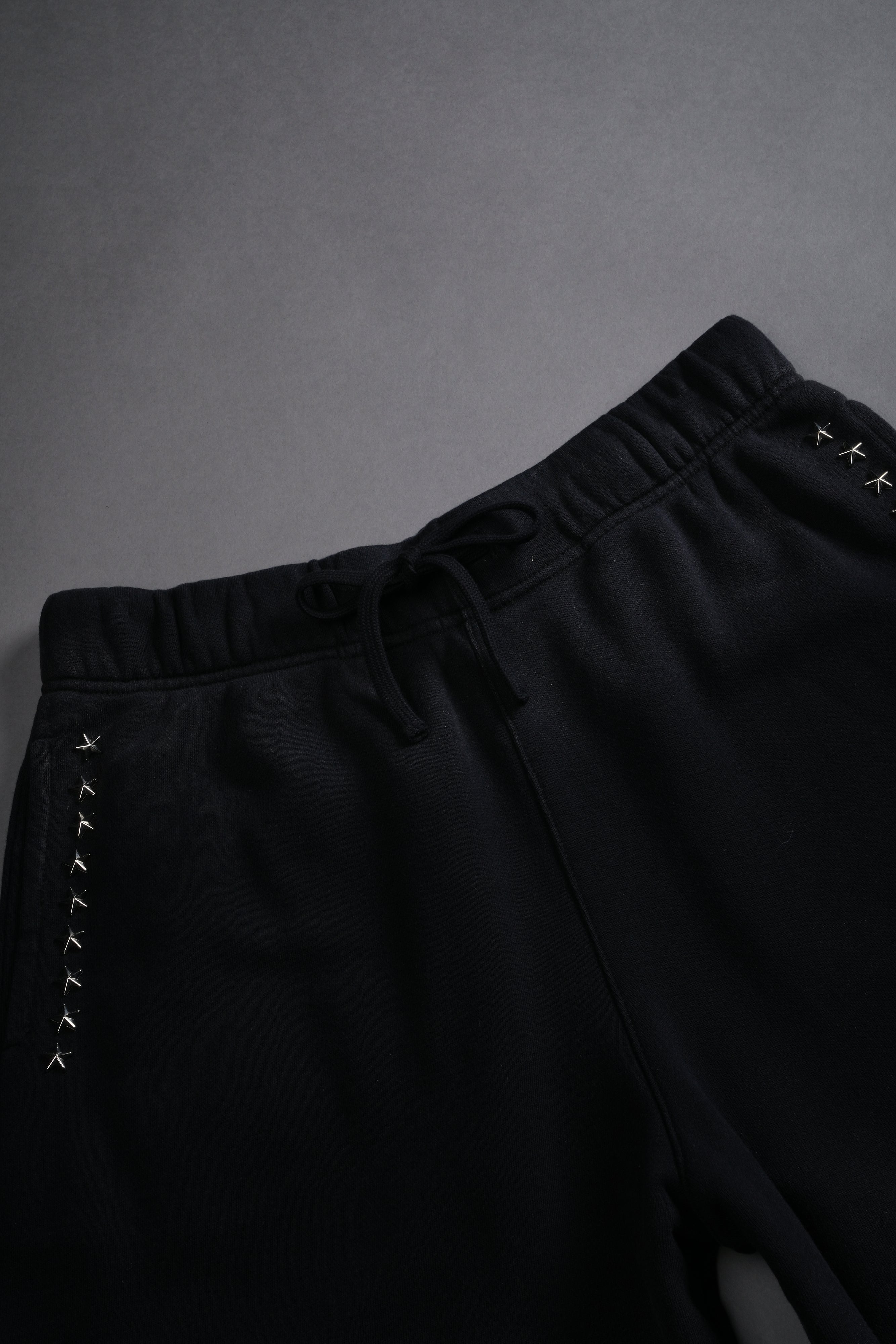 Studded Midnight Wolves Oversized Post Lounge Sweat Shorts in Black Drift Wash — imagem 7