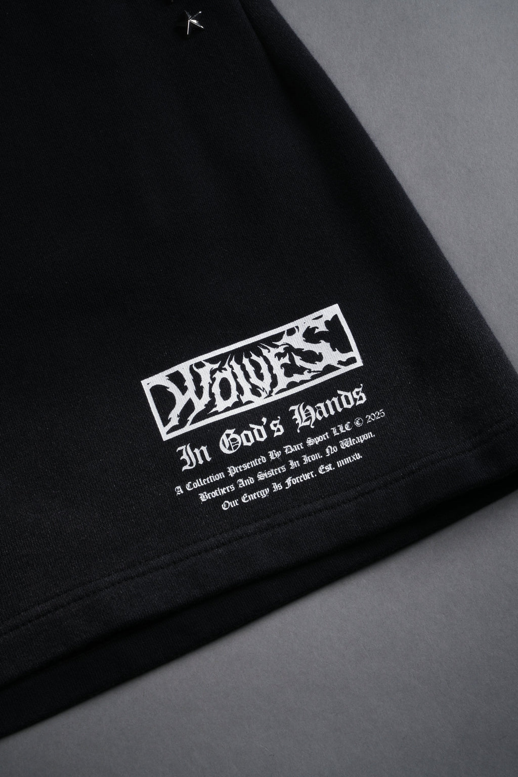 Studded Midnight Wolves Oversized Post Lounge Sweat Shorts in Black Drift Wash — imagem 8