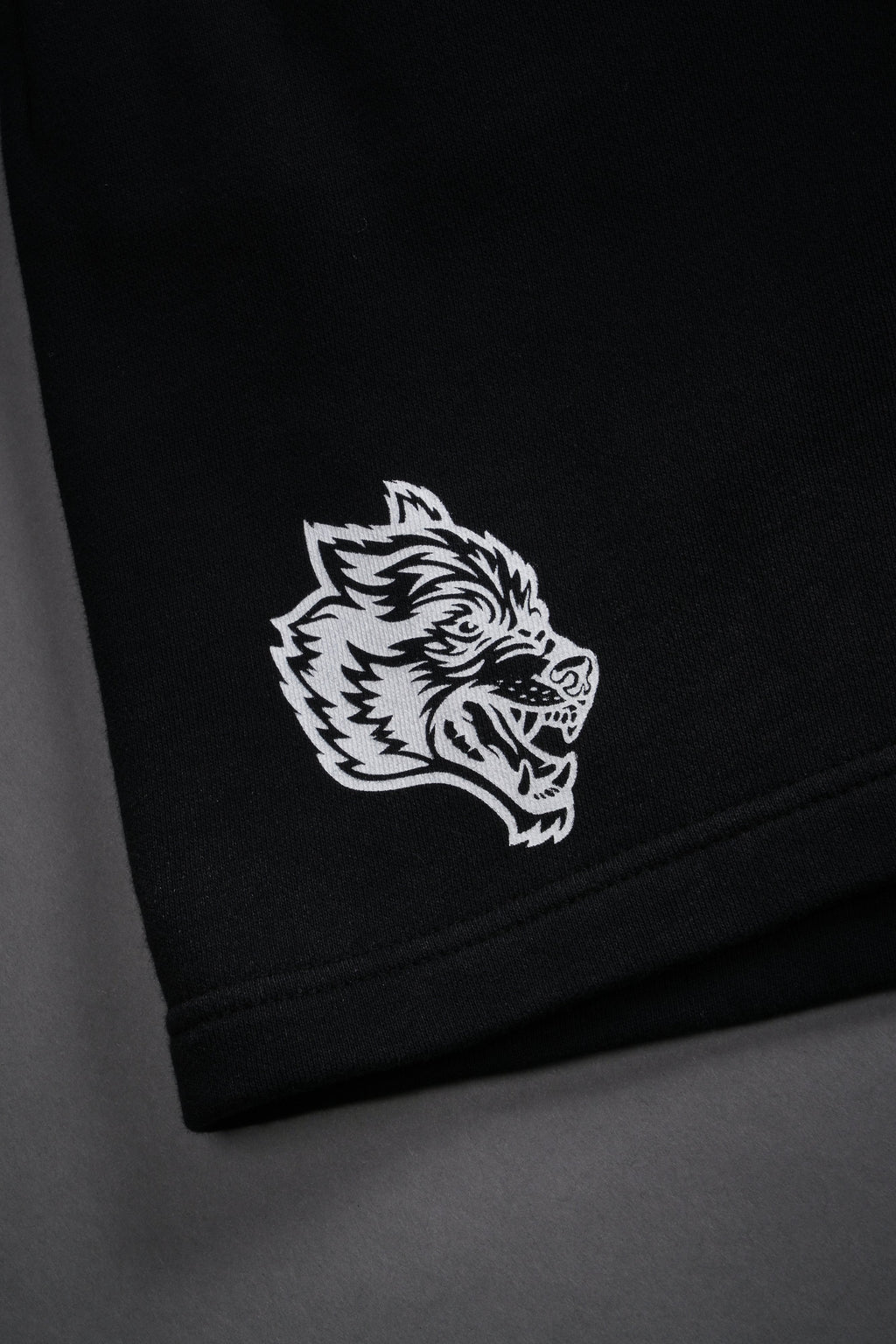 Studded Midnight Wolves Oversized Post Lounge Sweat Shorts in Black Drift Wash — imagem 9