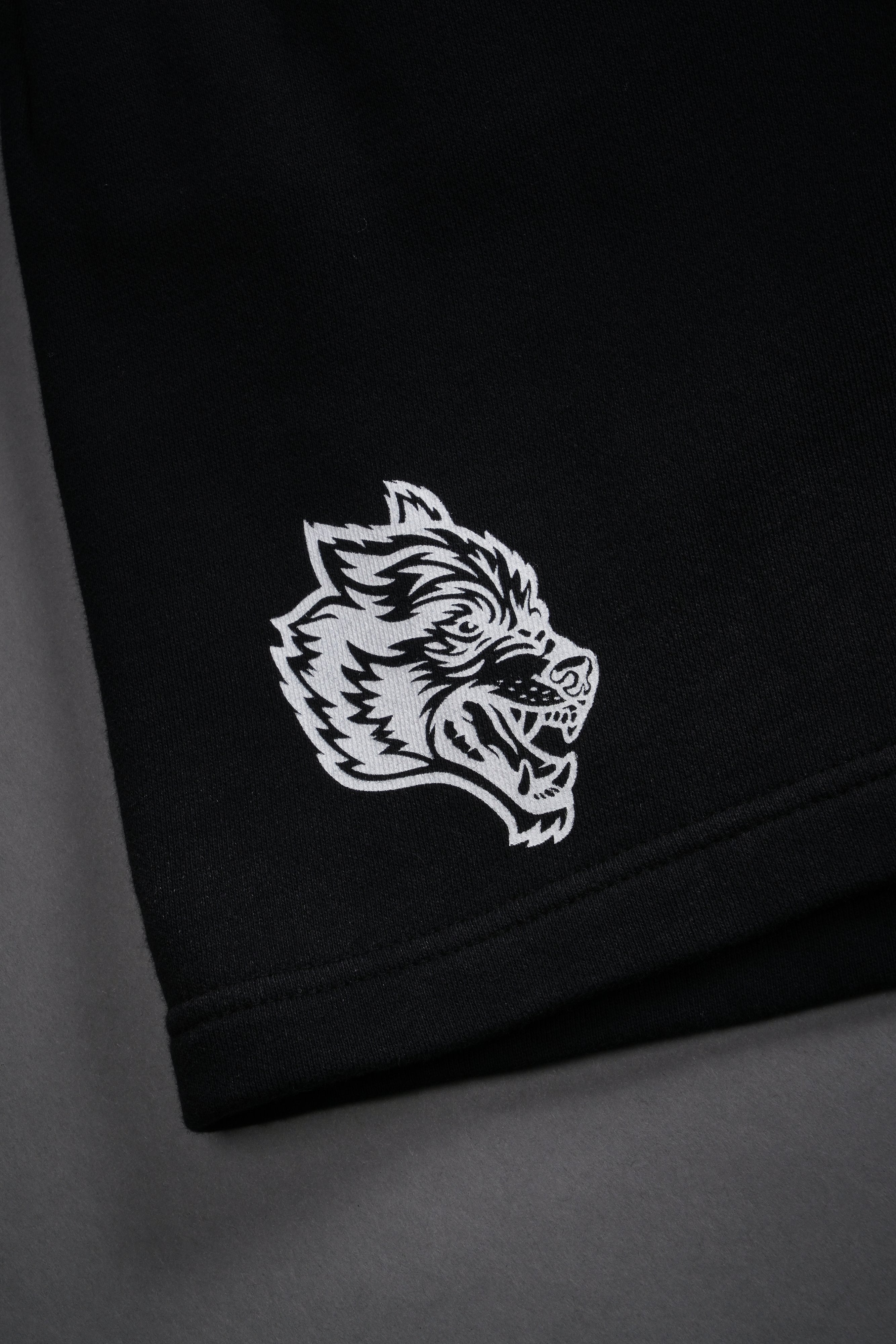Studded Midnight Wolves Oversized Post Lounge Sweat Shorts in Black Drift Wash — imagem 9