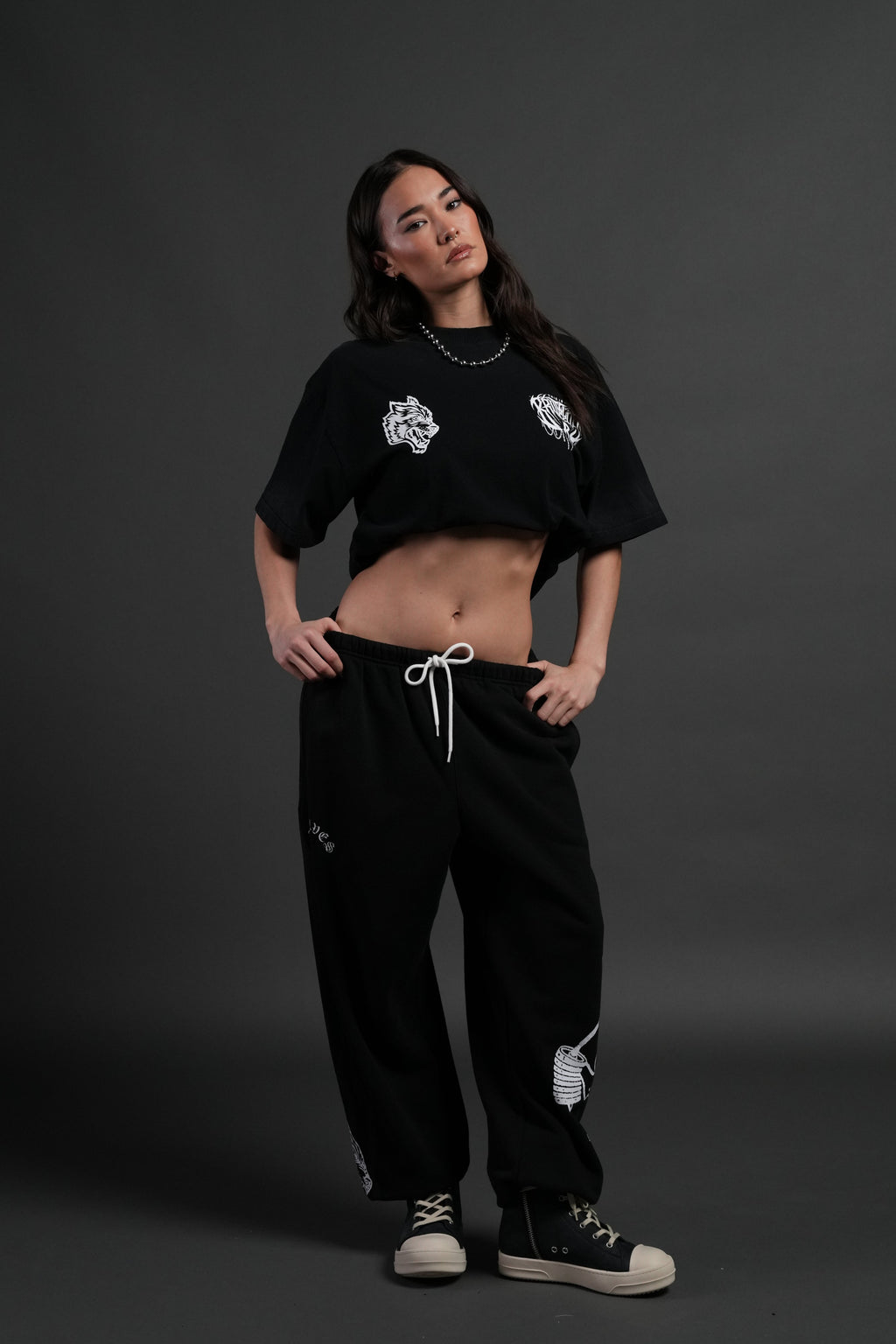 Rhea Forever Grunge Tee in Black Drift Wash — imagem 5
