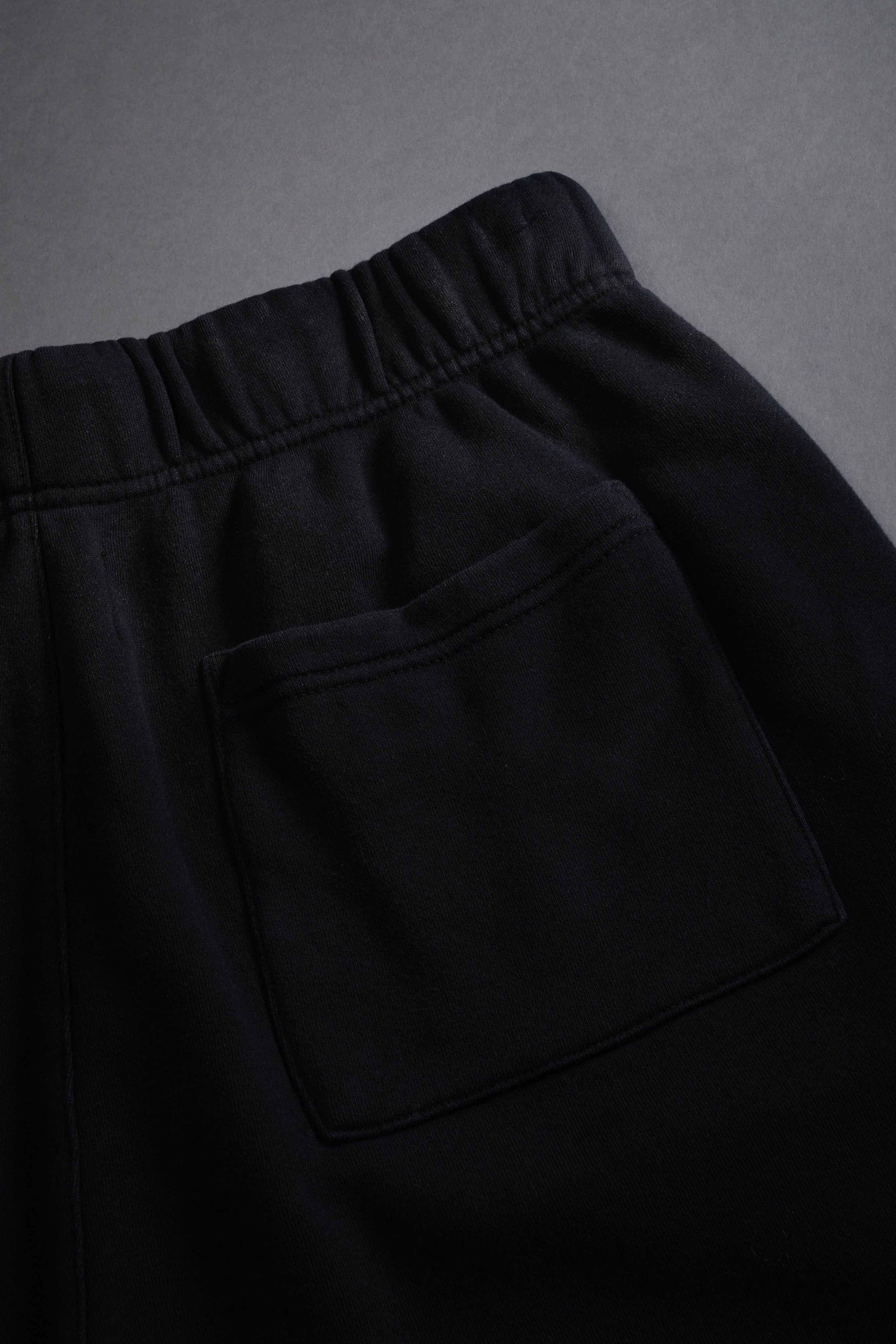 Studded Midnight Wolves Oversized Post Lounge Sweat Shorts in Black Drift Wash — imagem 10