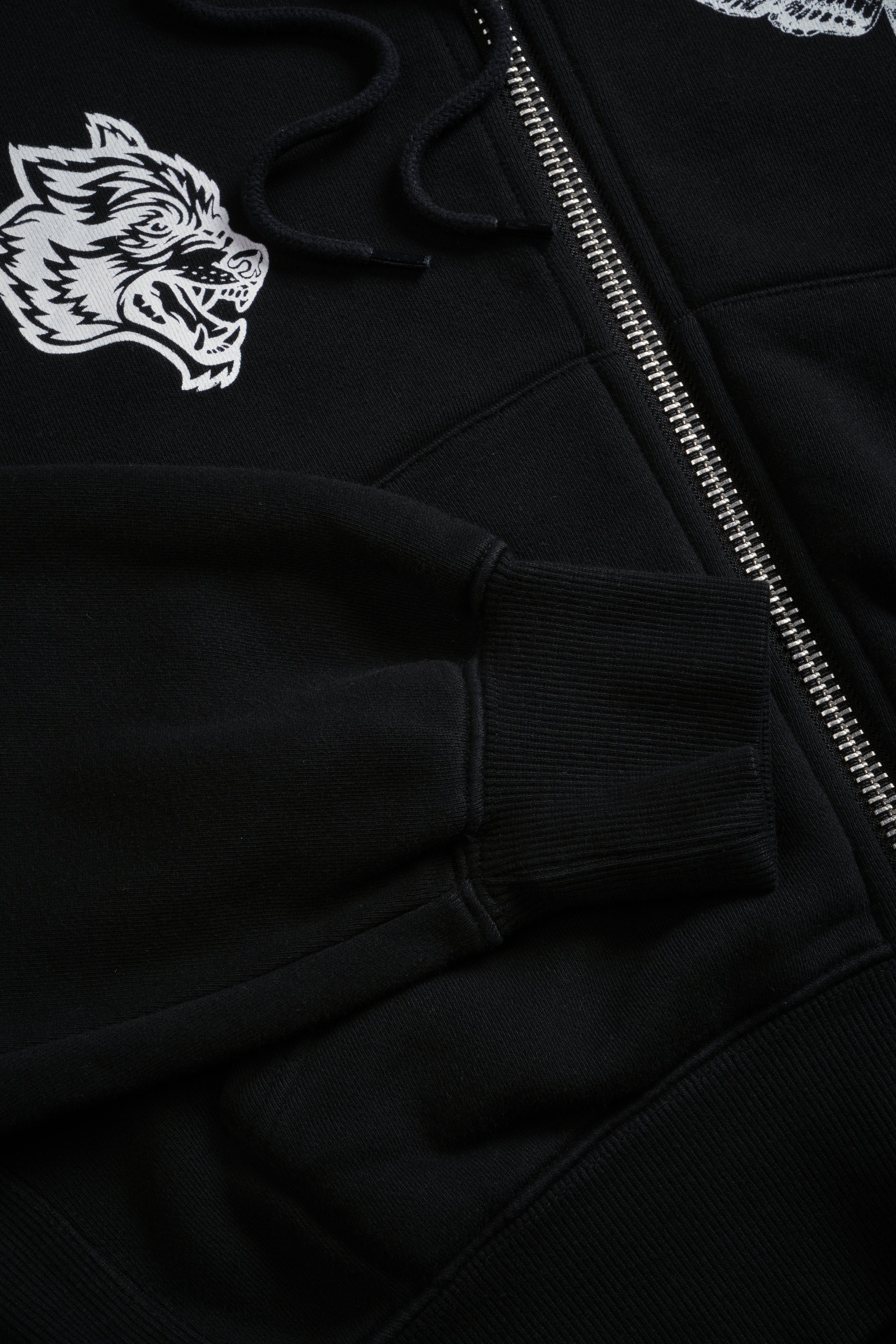 Single Wolf "Sage" Cropped Zip Hoodie in Black — imagem 9