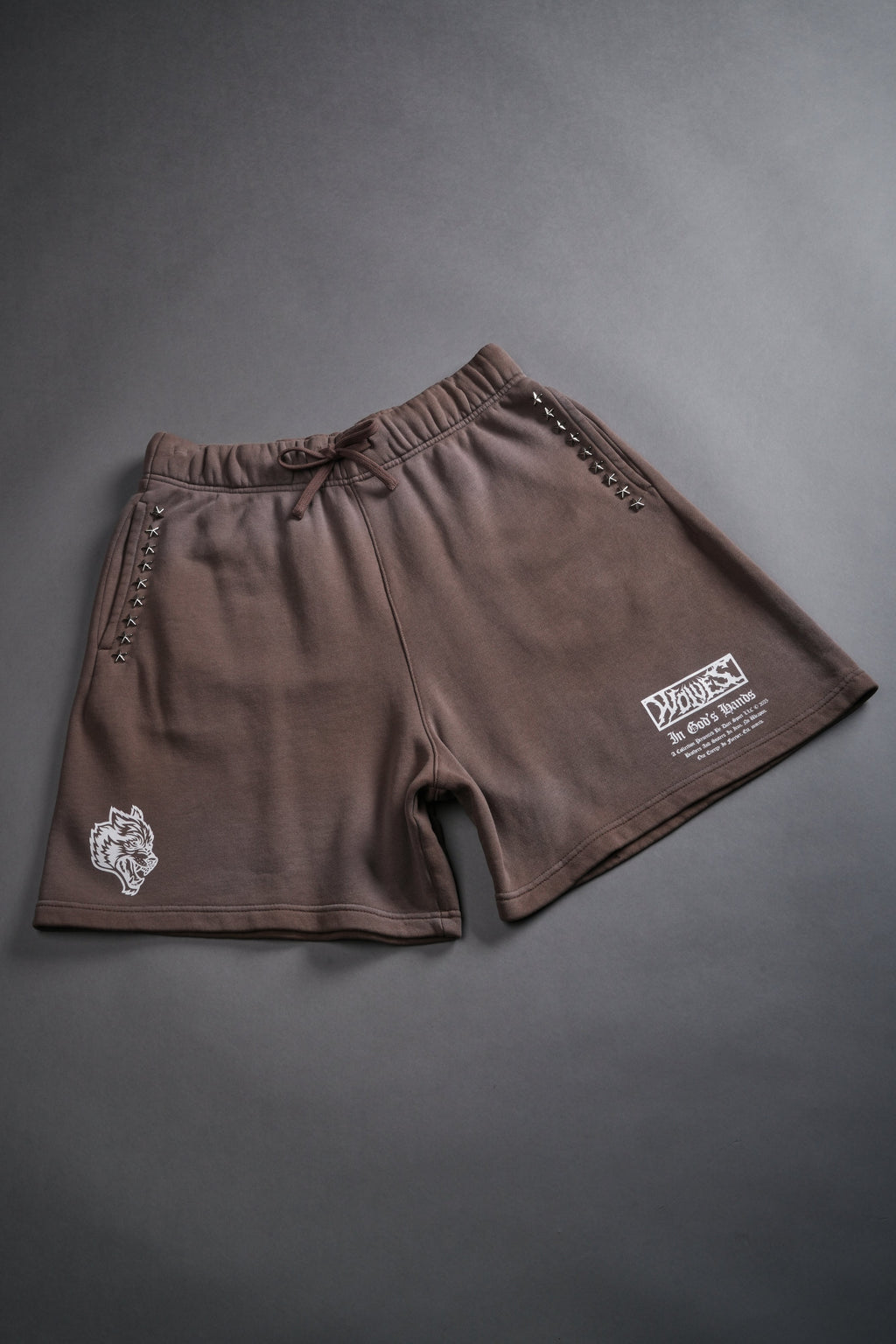 Studded Midnight Wolves Oversized Post Lounge Sweat Shorts in Mojave Brown Drift Wash — imagem 6