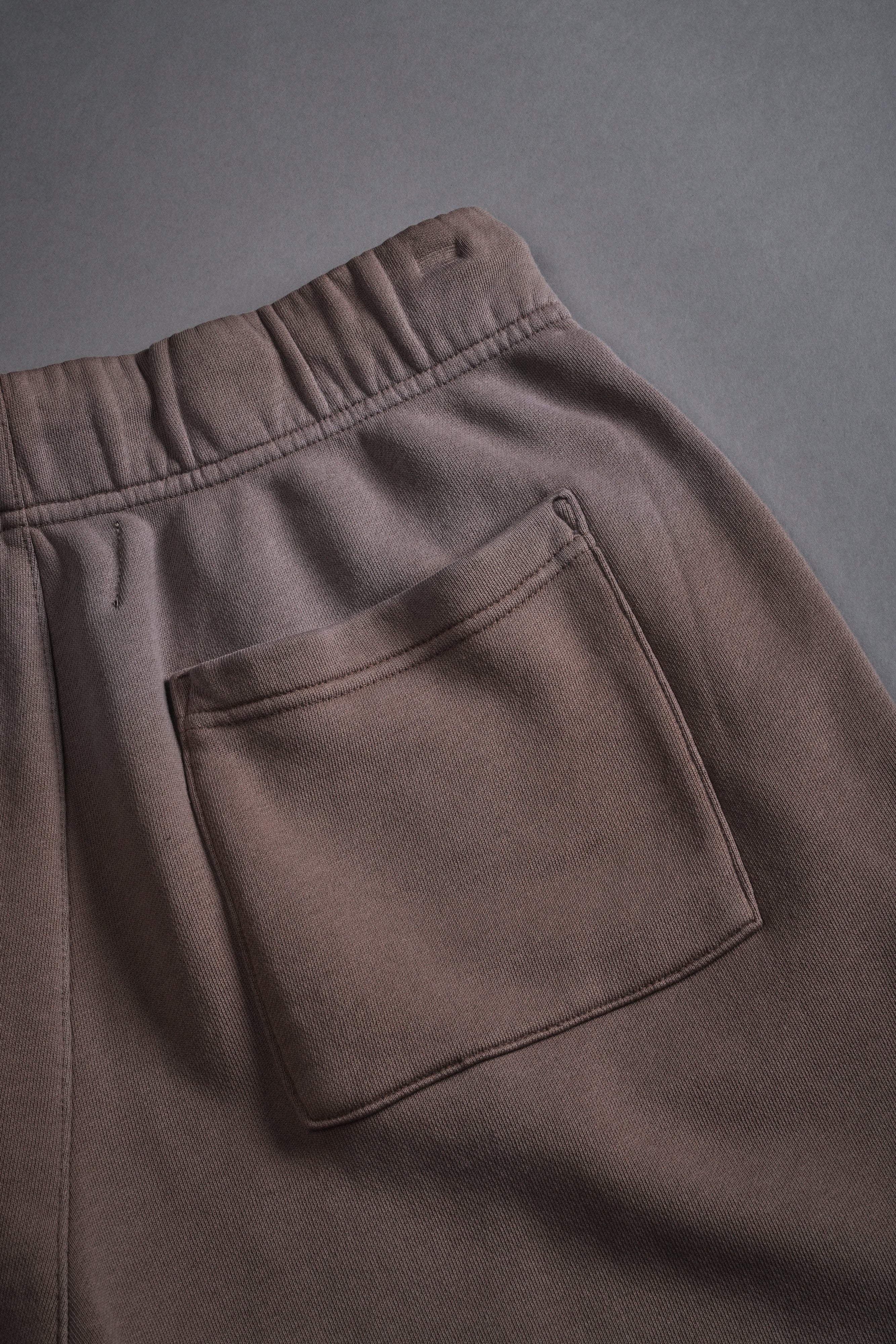 Studded Midnight Wolves Oversized Post Lounge Sweat Shorts in Mojave Brown Drift Wash — imagem 10