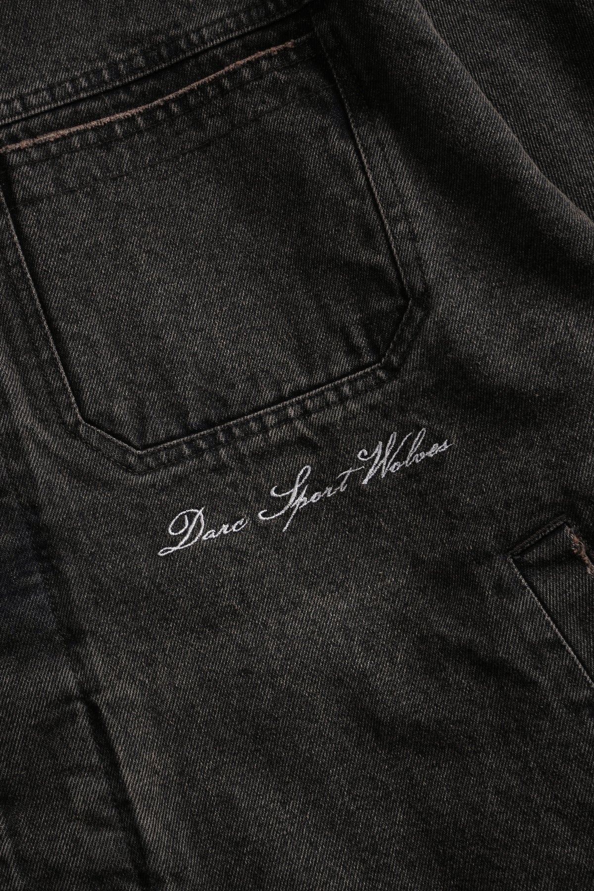 Darc Sport Wolves Jax Denim Jacket in Mojave Brown - imagem 17