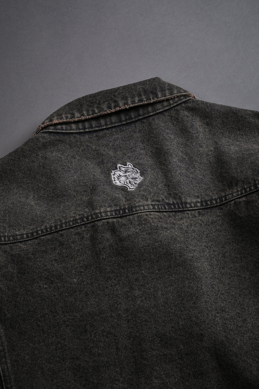Darc Sport Wolves Jax Denim Jacket in Mojave Brown - imagem 20