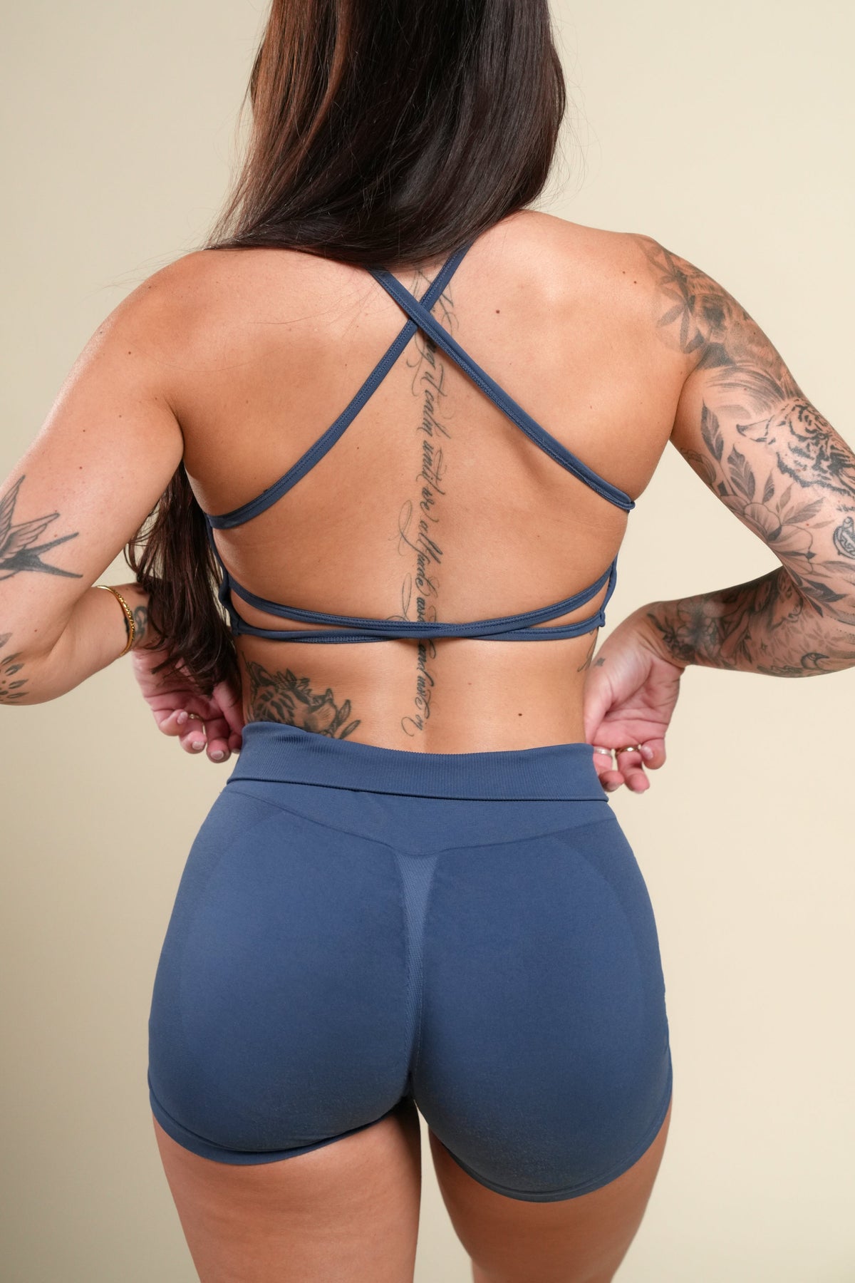 Wolf "Stella" Soft Seamless Shorts in Washed Denim — imagem 8
