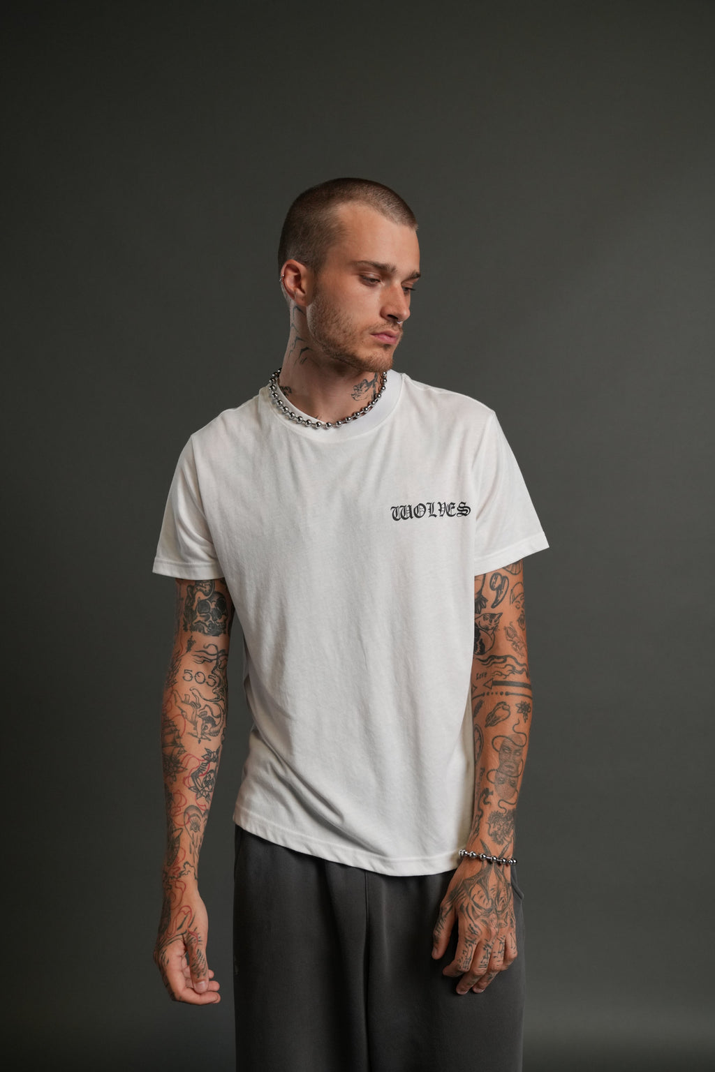 Iron Wolves Code "J. Dean" Premium Tee in White — imagem 2