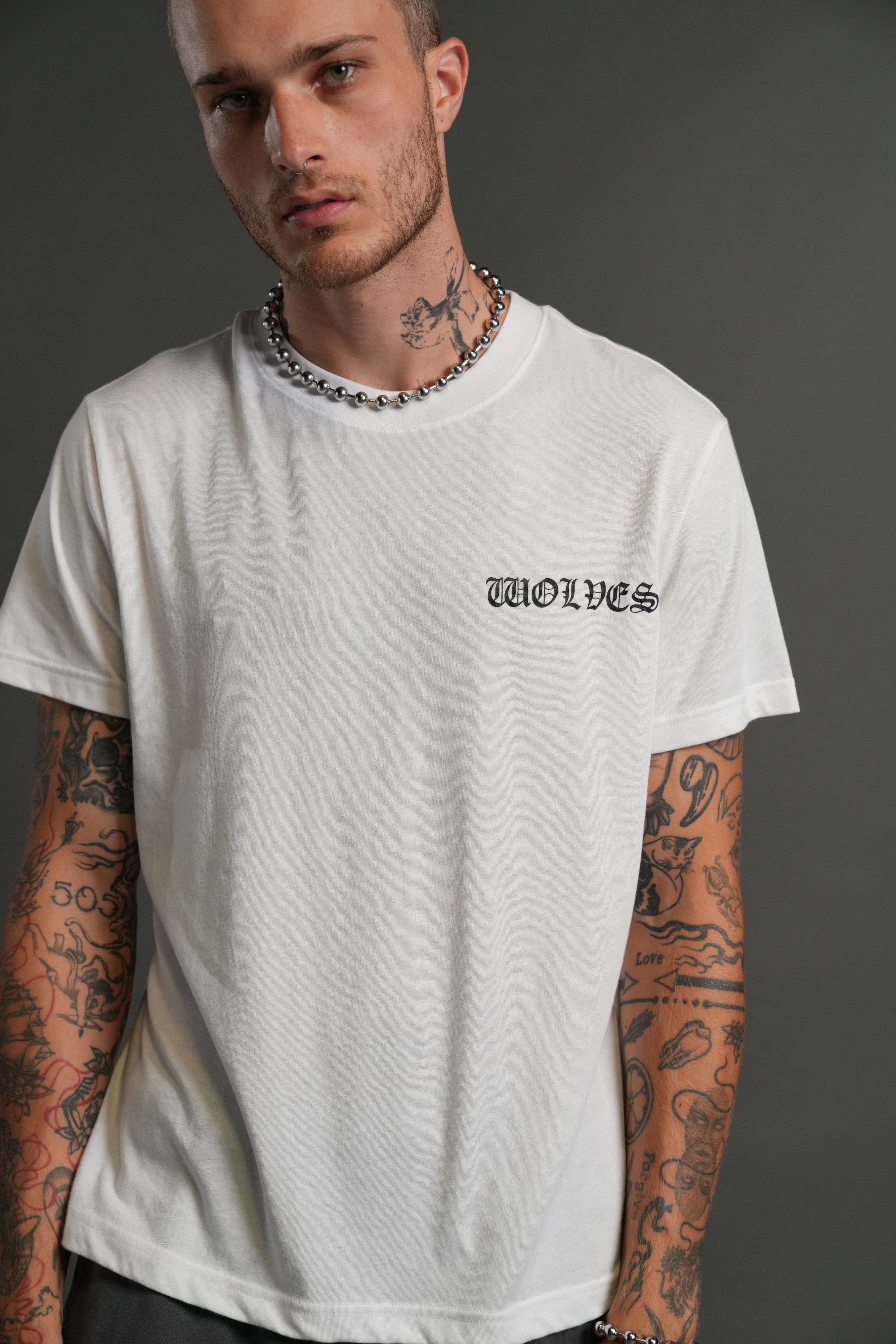 Iron Wolves Code "J. Dean" Premium Tee in White — imagem 4