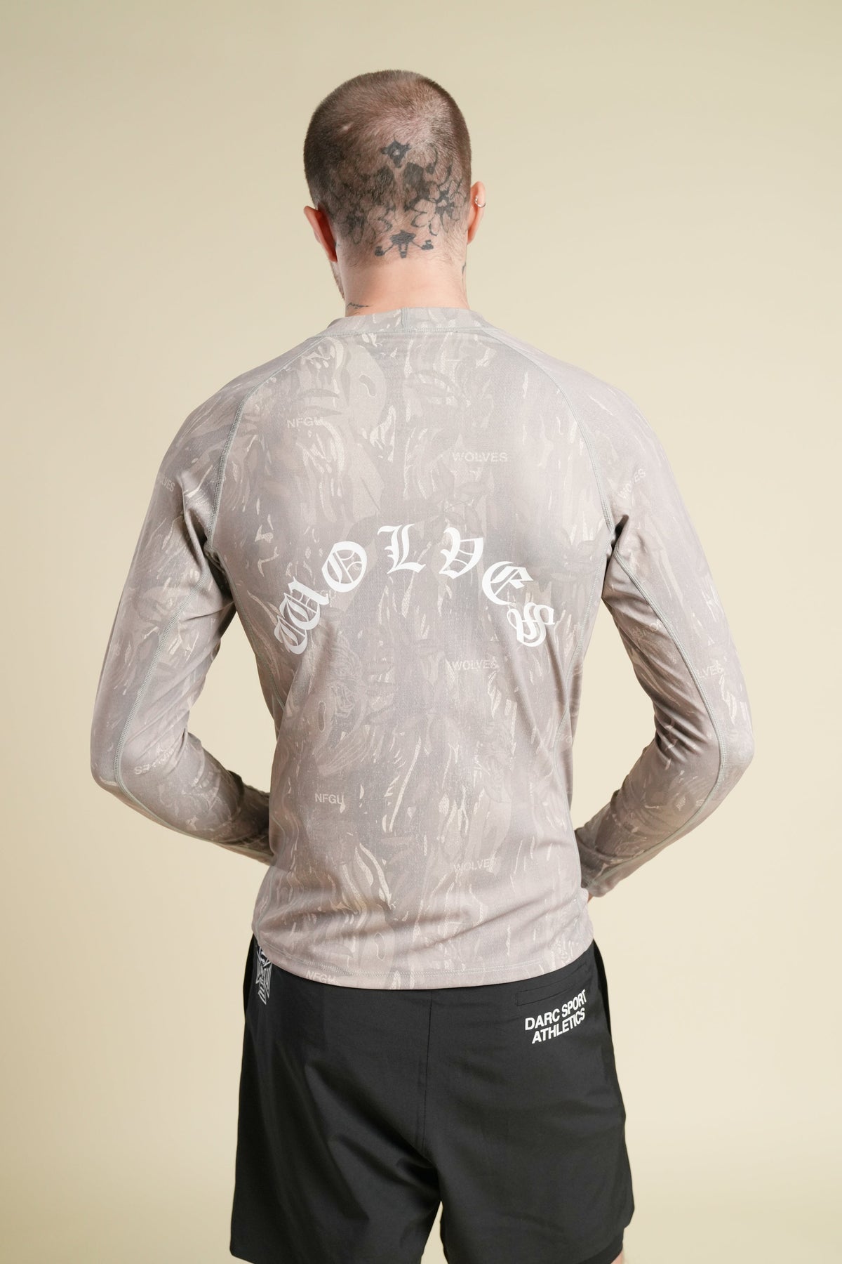 Wolf Chopper Rash Guard in Ohana Vintage Norse Camo — imagem 3