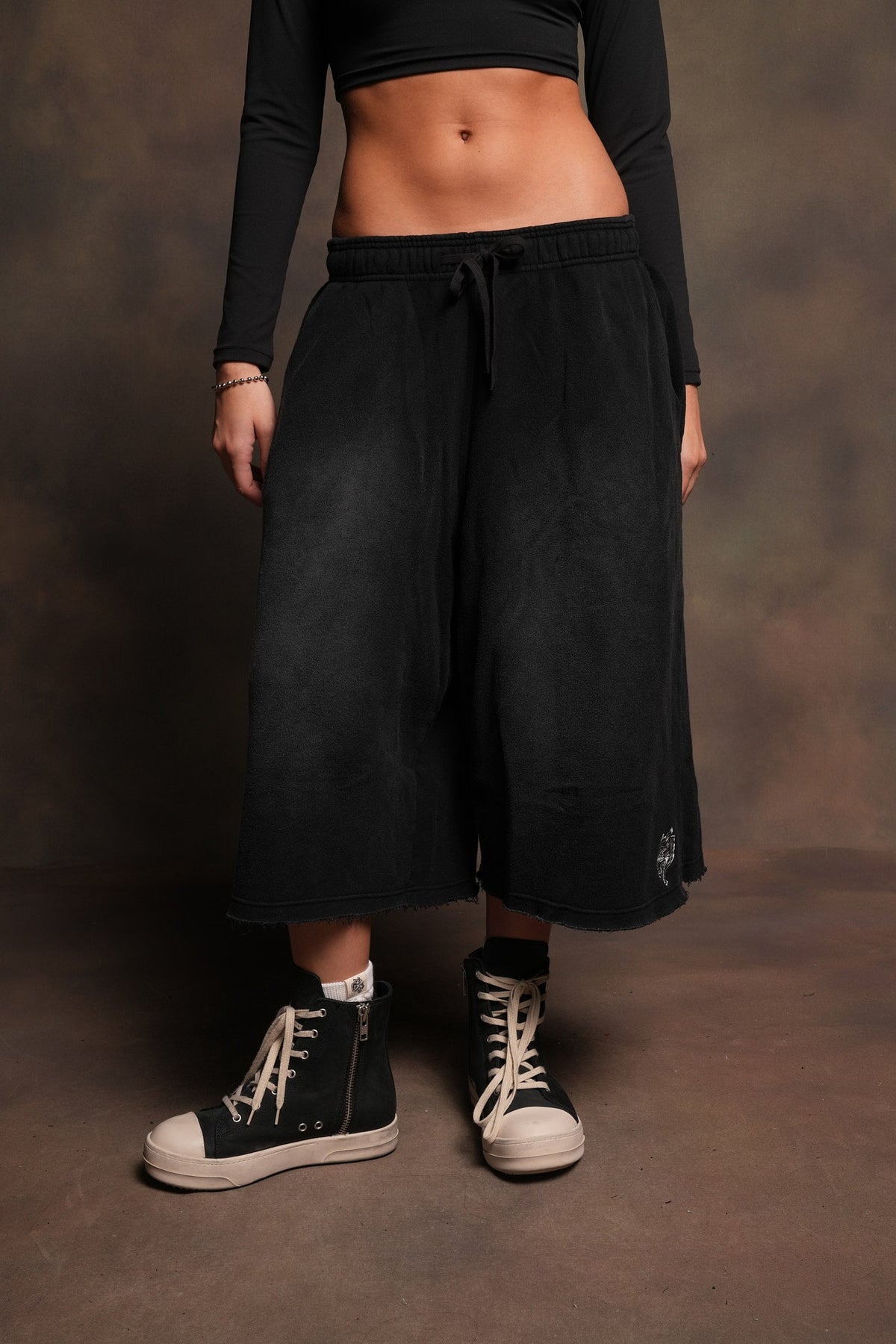 Dual Wolf She Capri Sweat Pants In Black Super Sun Fade